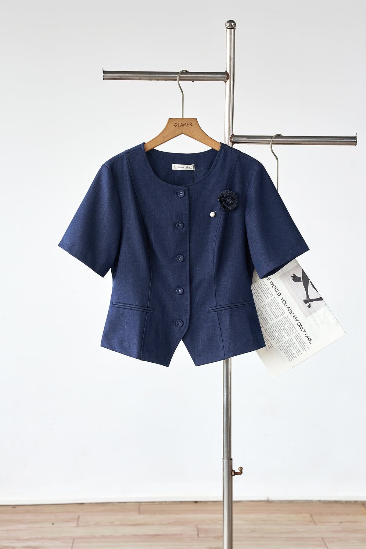 Áo đờ mi peplum cổ tròn đính hoa - L65D26H012