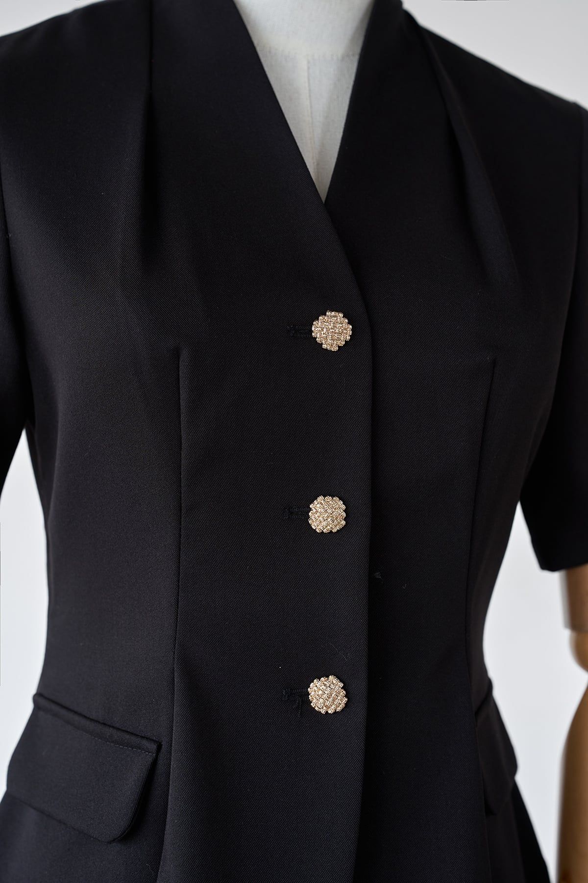 Áo đờ mi cổ leo nắp túi - L65D26Q005