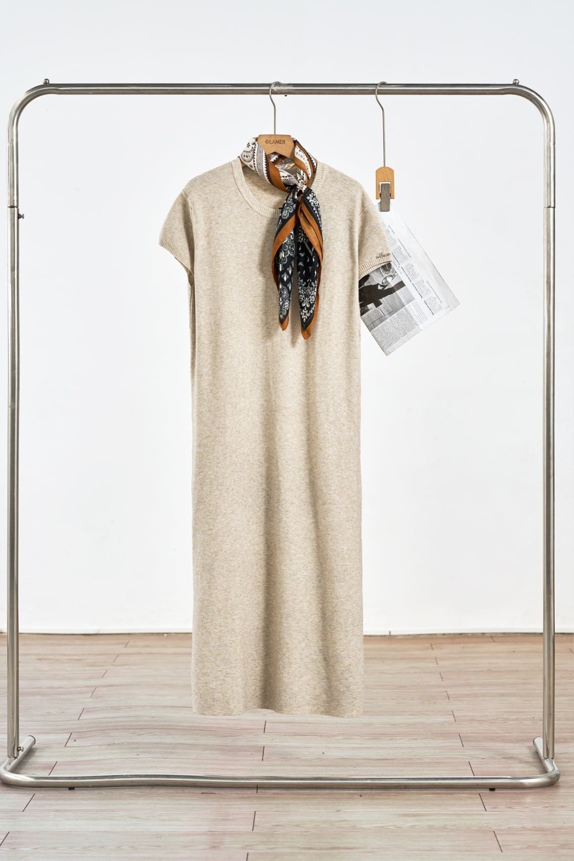 Đầm len suông midi kèm khăn hoạ tiết - L66C25Q001