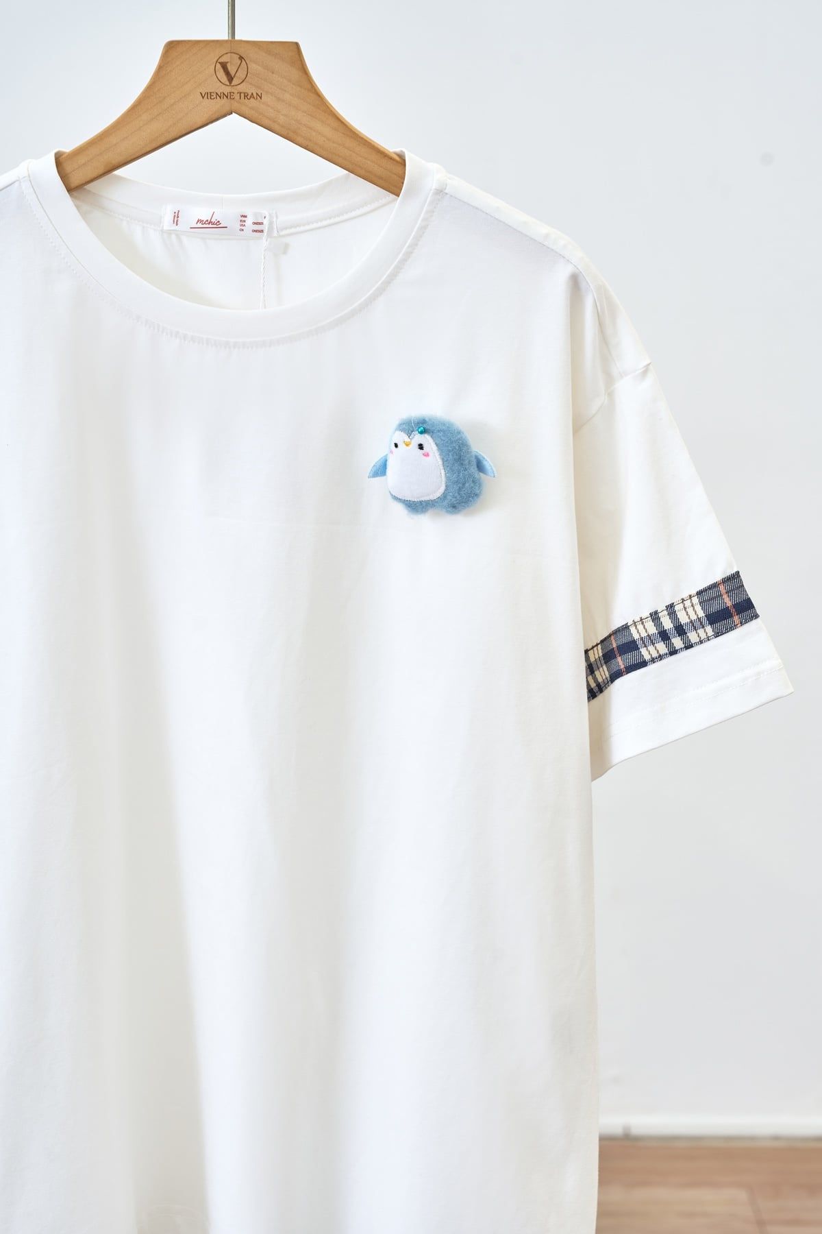 Áo phông phối kẻ cài thú nhồi bông - M61S25H002