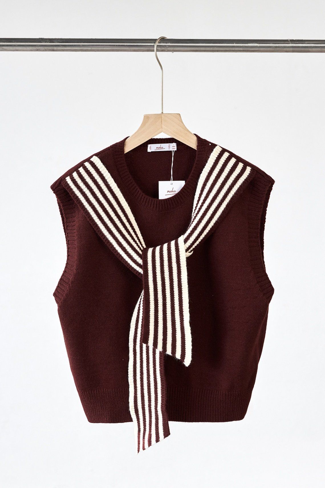 Áo len sát nách phối khăn vai kẻ - N61W25Q040