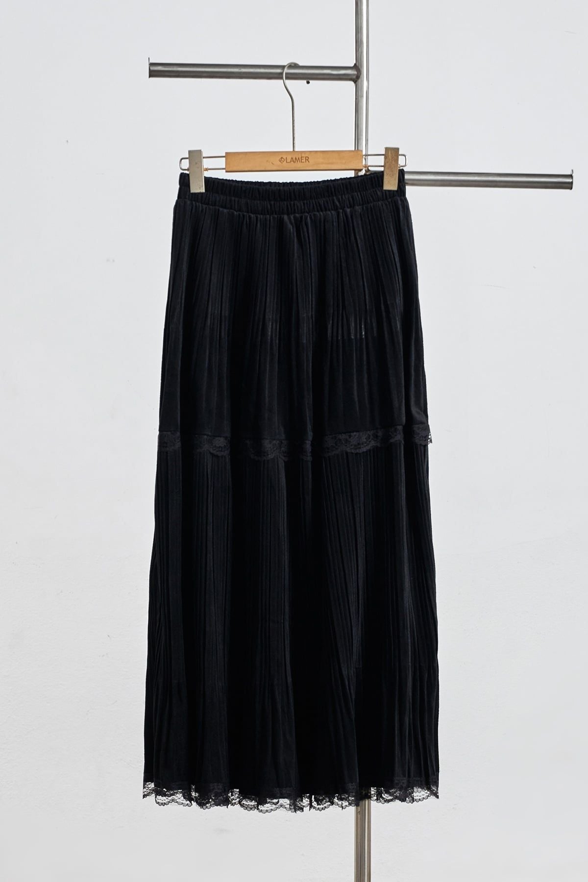 Chân váy nhung dáng xoè cạp chun phối ren - N62L25Q023