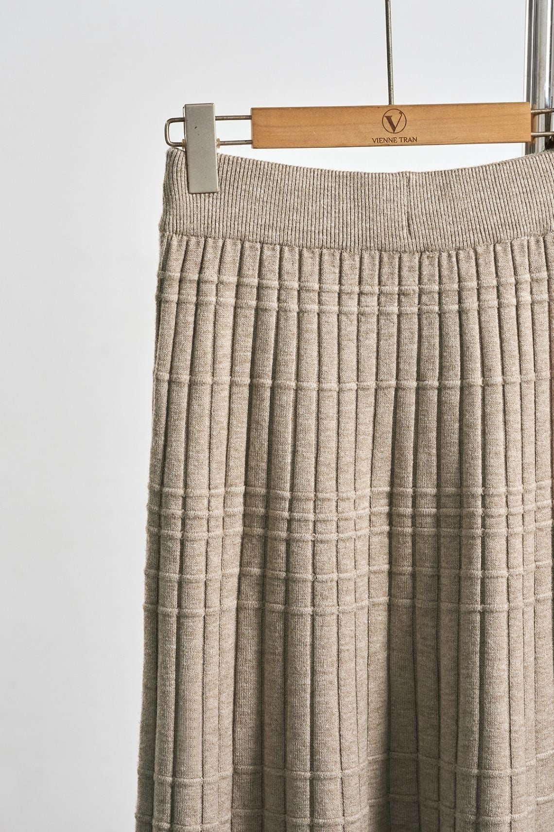 Chân váy len dáng dài cạp chun tua gấu - N62M25T009