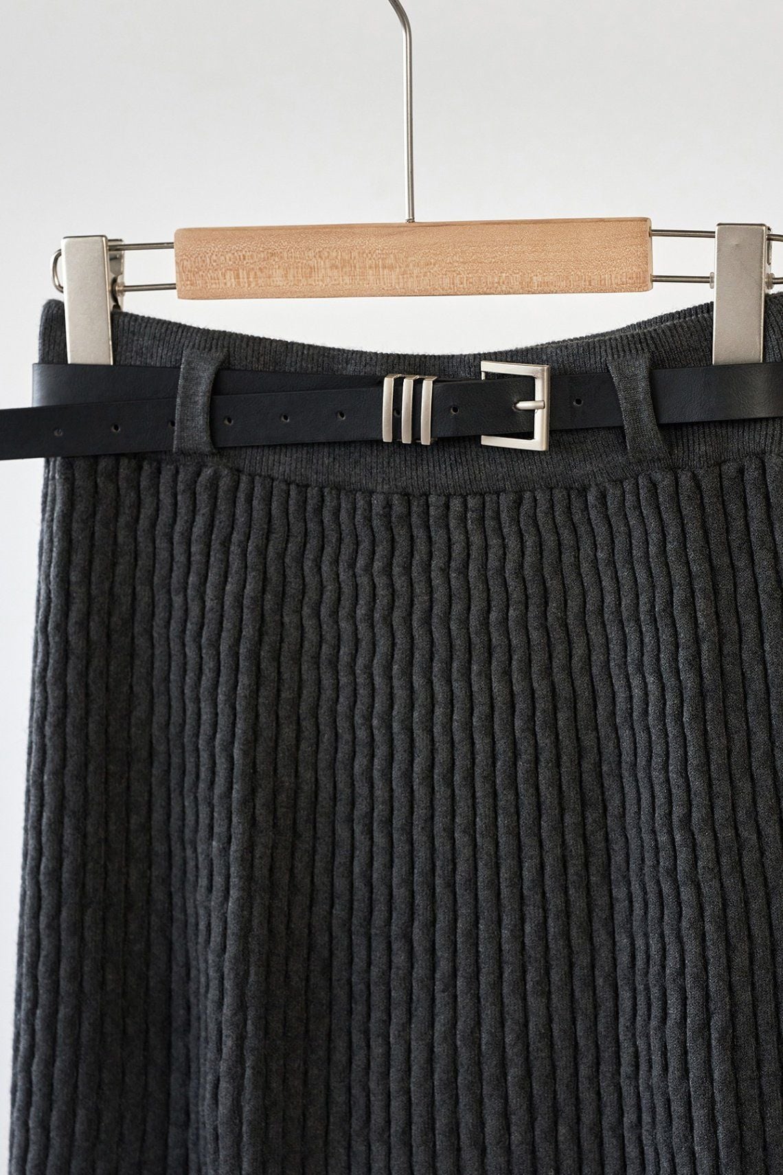 Chân váy len dáng suông kèm thắt lưng - N62T25T001