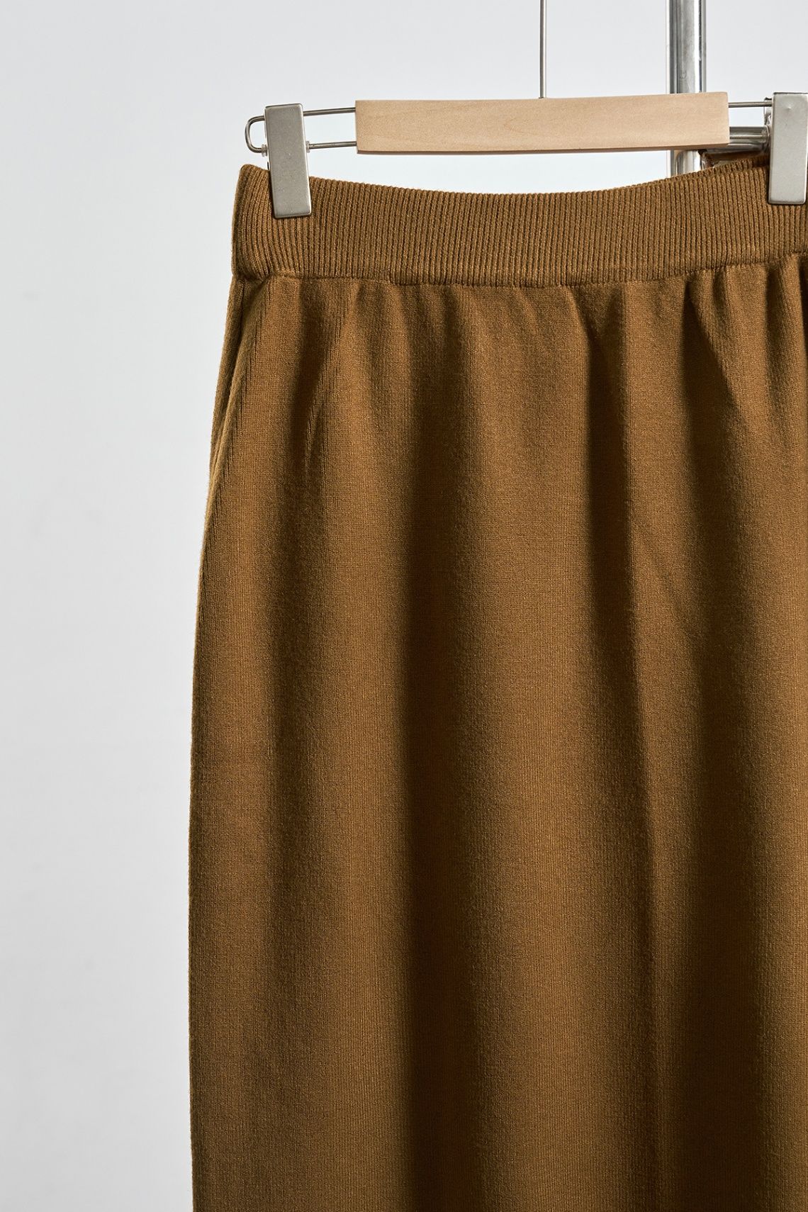 Chân váy len trơn dáng suông phối gấu - N62T25T003