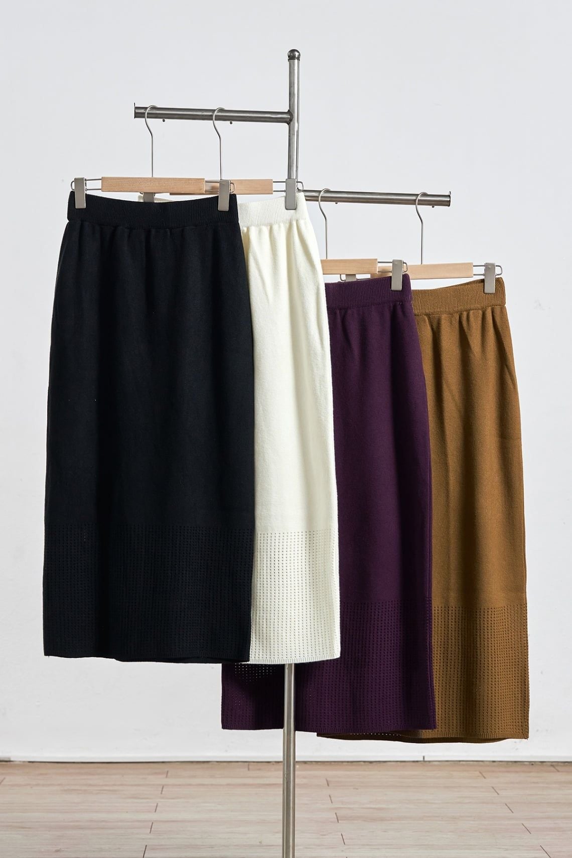 Chân váy len trơn dáng suông phối gấu - N62T25T003