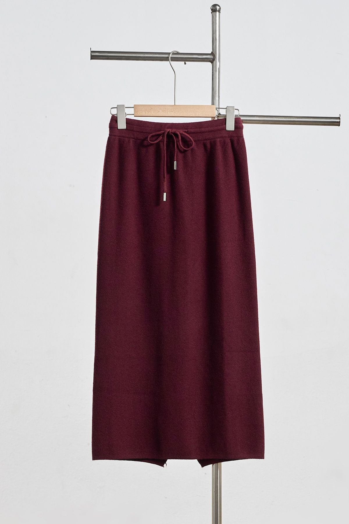 Chân váy len trơn dáng suông cạp rút chun dây - N62T25T004