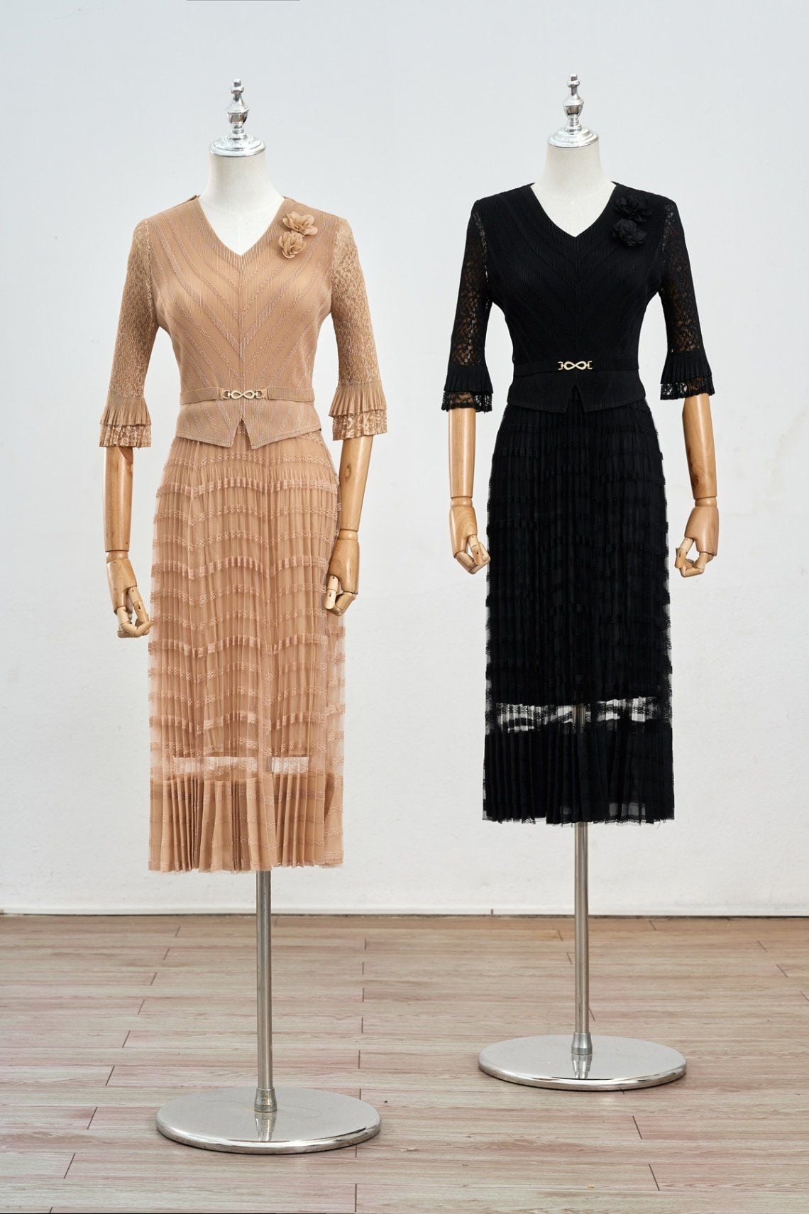 Đầm dập ly ren cổ tim đính hoa tay lỡ - N63L25Q017