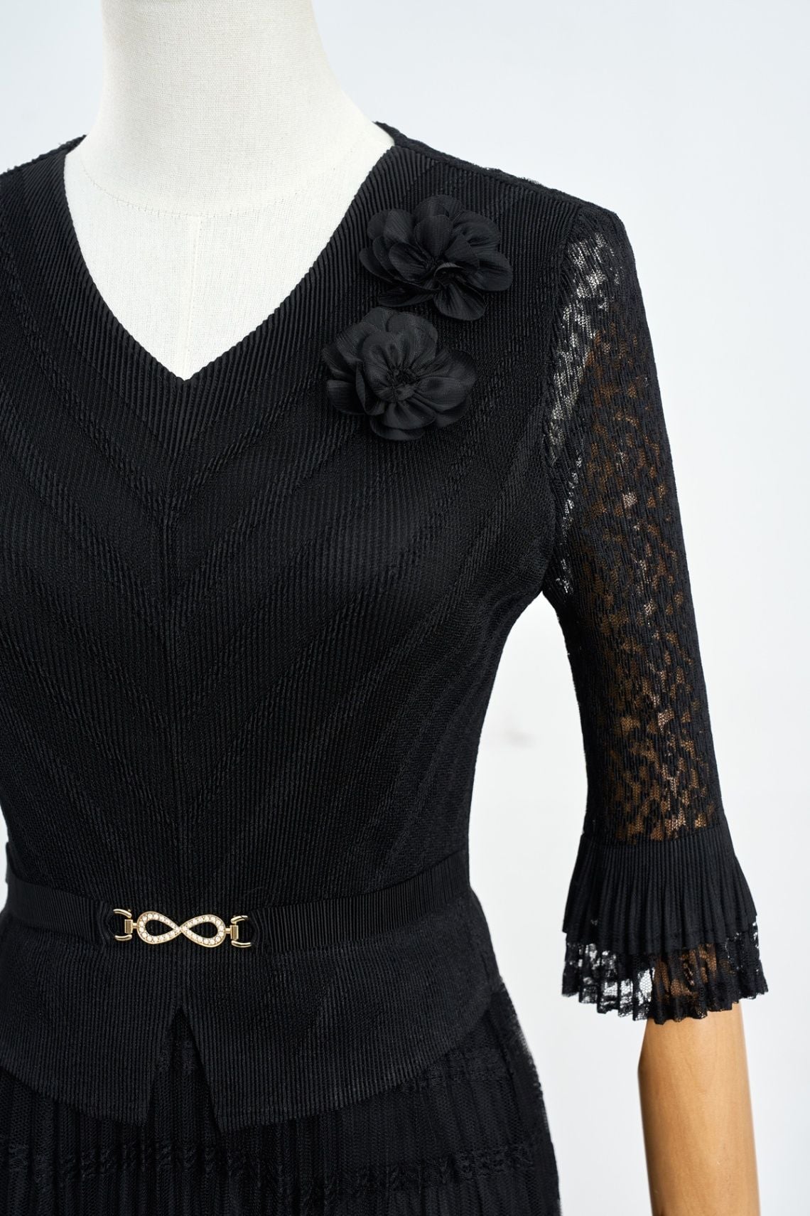 Đầm dập ly ren cổ tim đính hoa tay lỡ - N63L25Q017