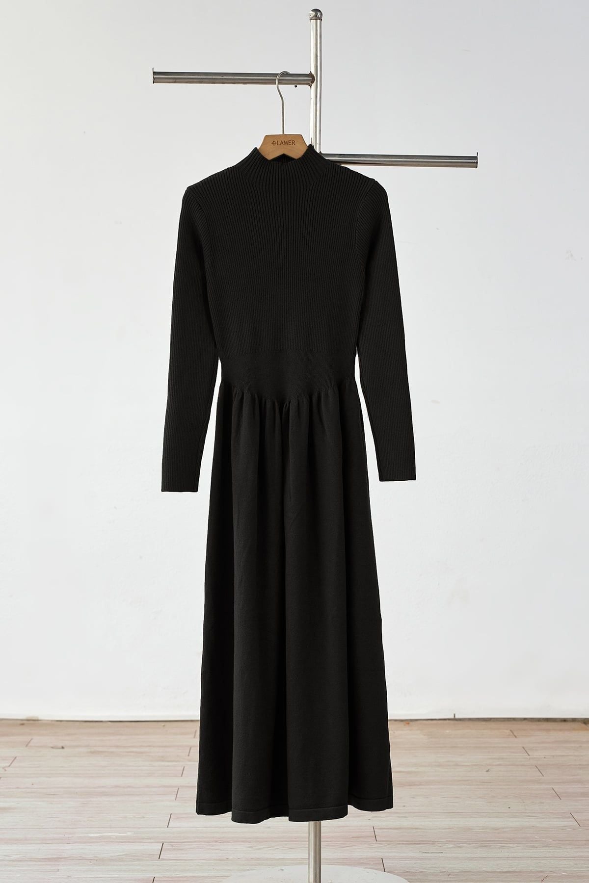 Đầm len dài tay cổ cao nhún eo - N63L25T006