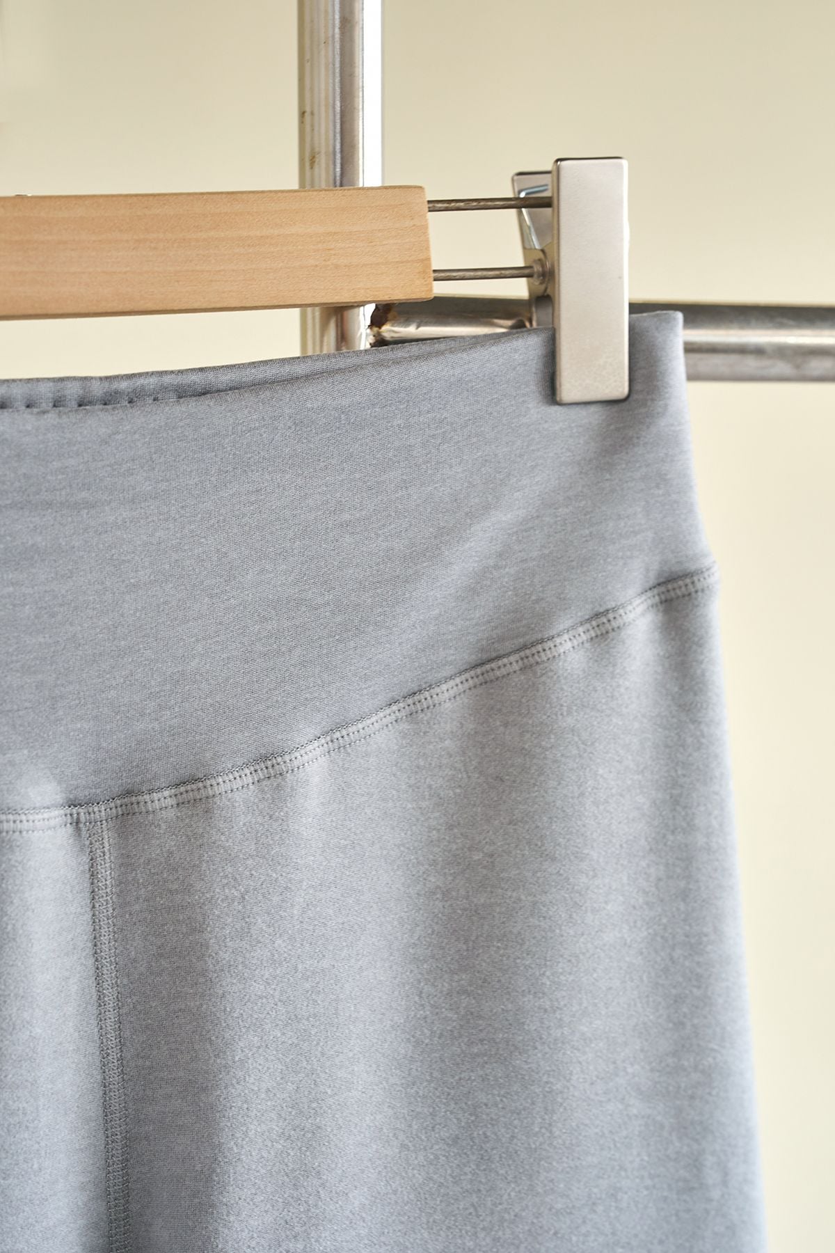 Quần legging cạp cao sợi lyocell hỗ trợ định hình - N64L26T001