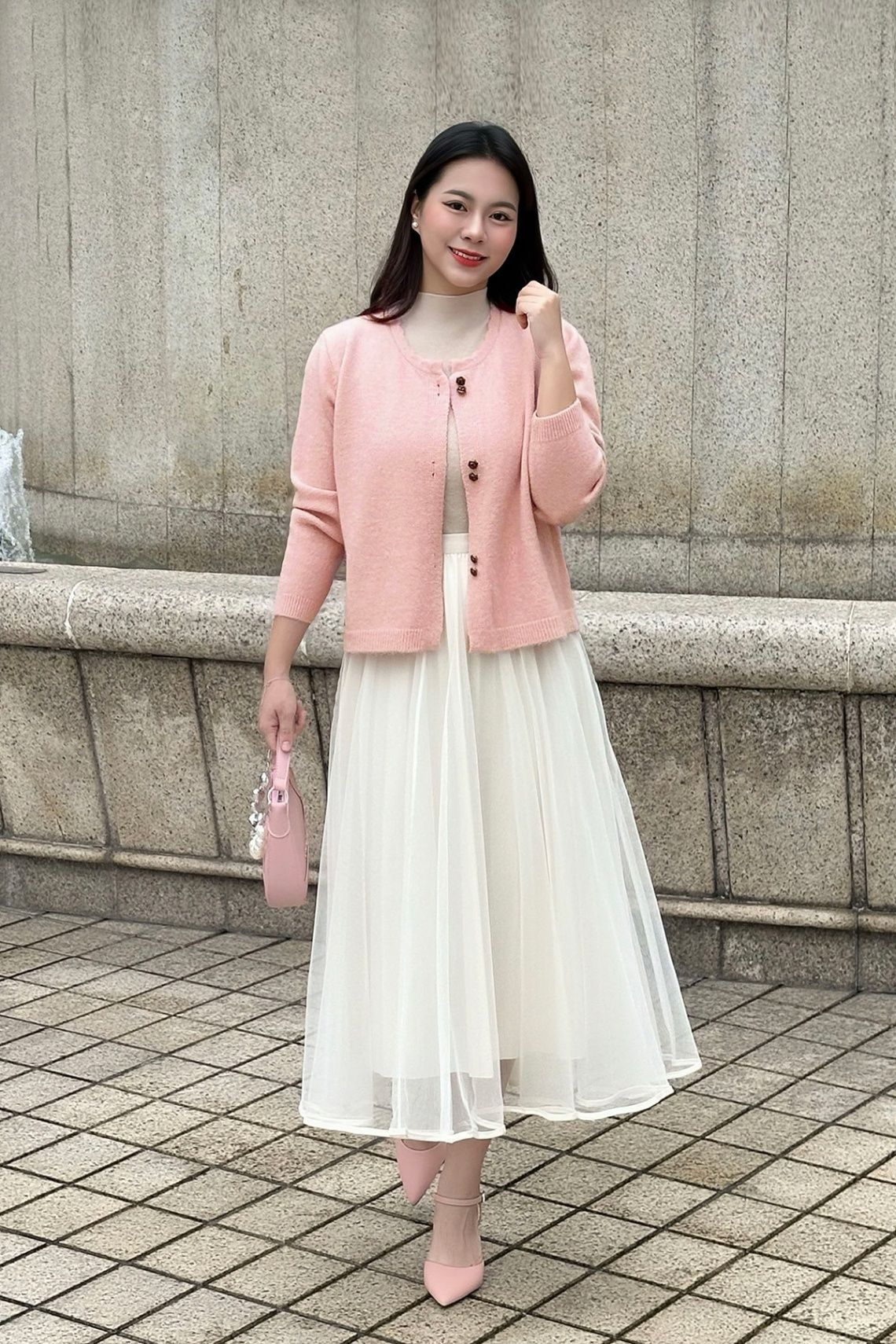 Áo cardigan cổ tròn cúc đồng hoa hồng - N65C24T156