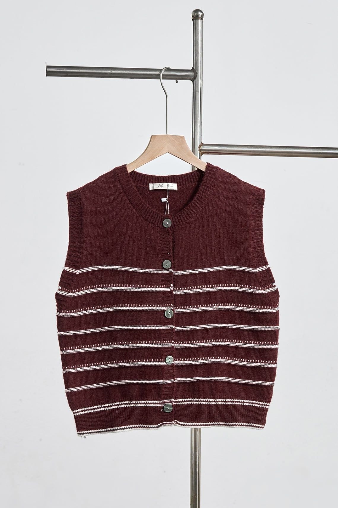 Áo gile kẻ phối màu đóng cúc bo gấu - N65G25Q042