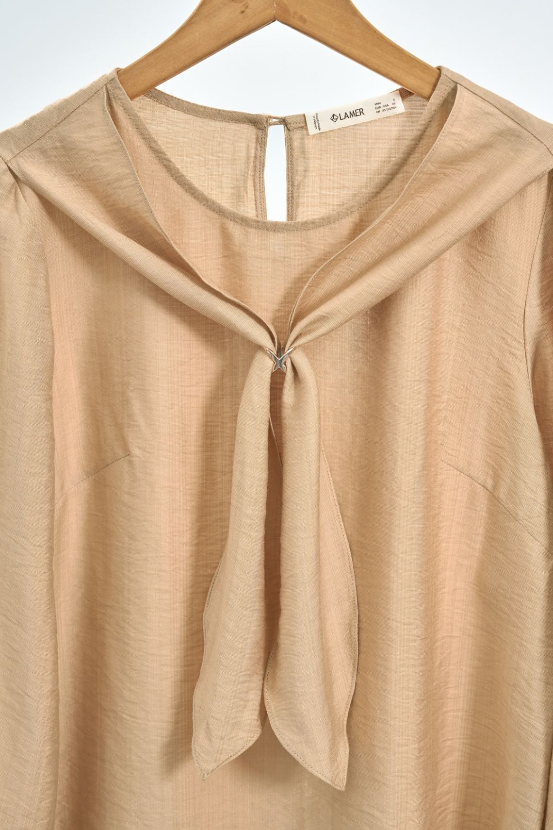 Áo cổ tròn buộc khăn vai - O61B25Q012