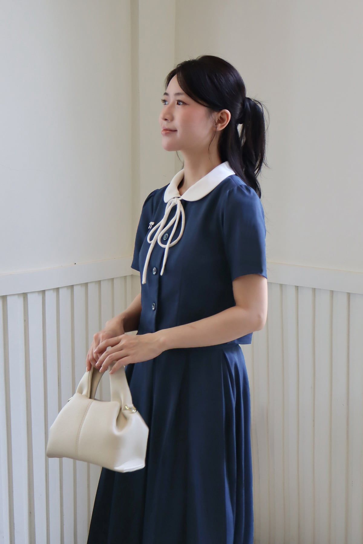 áo đờ mi cộc tay cổ sen đính dây nơ - O61B26H022