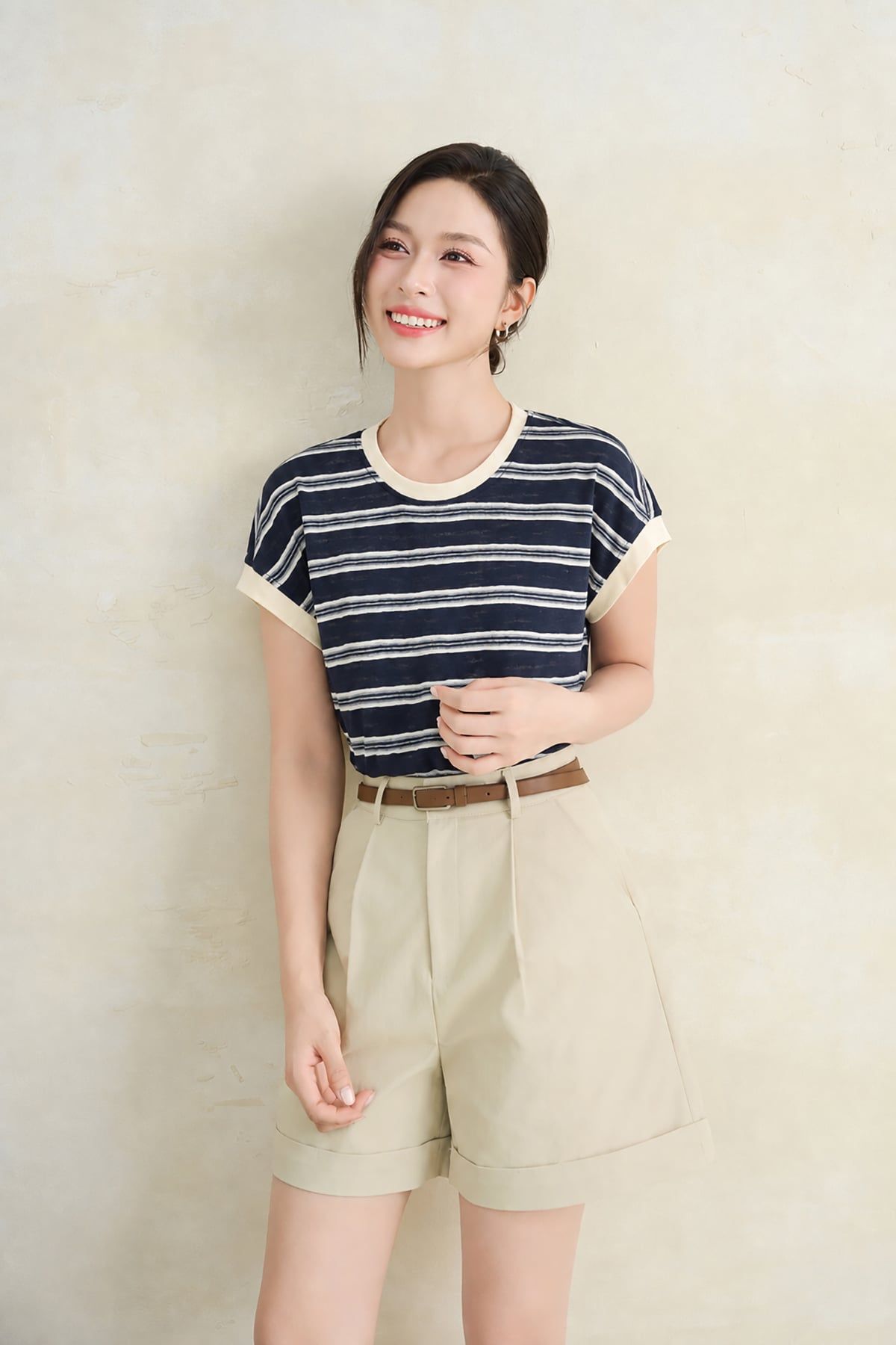 Áo thun vai chờm cổ phối - O61B26H027