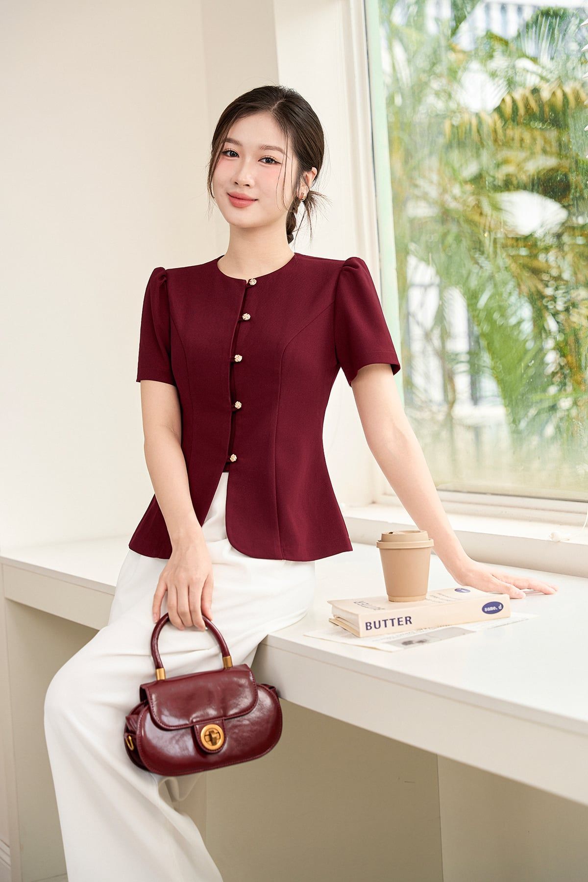 Áo cộc tay nhún vai cổ tròn cúc trang trí - O61B26Q047