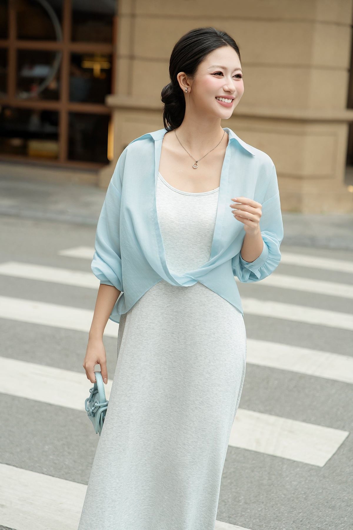 Áo sơ mi croptop vặn xoắn gấu - O61B26Q034