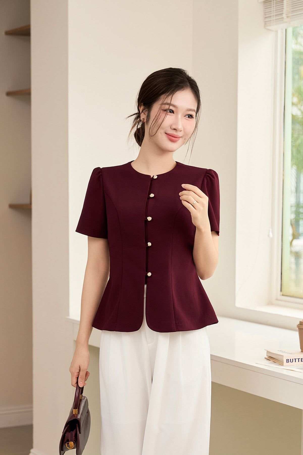 Áo cộc tay nhún vai cổ tròn cúc trang trí - O61B26Q047