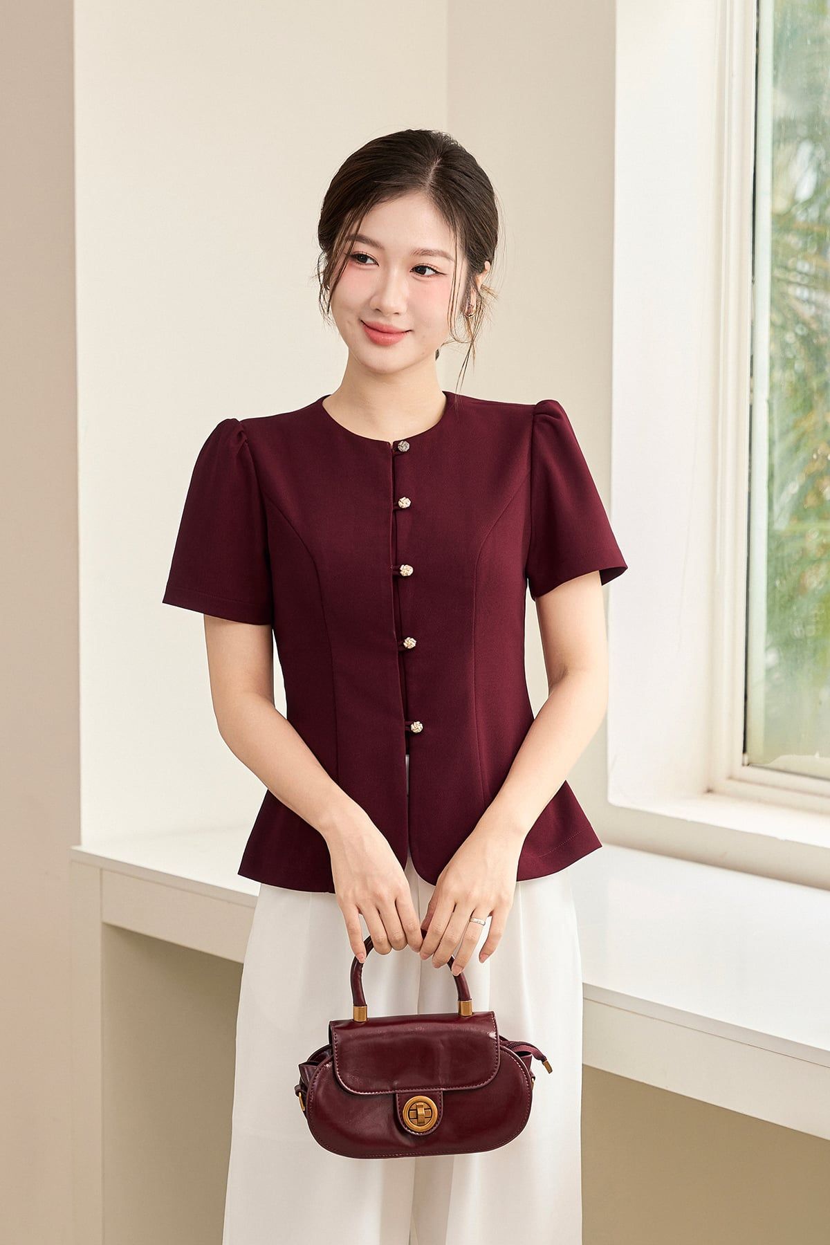 Áo cộc tay nhún vai cổ tròn cúc trang trí - O61B26Q047