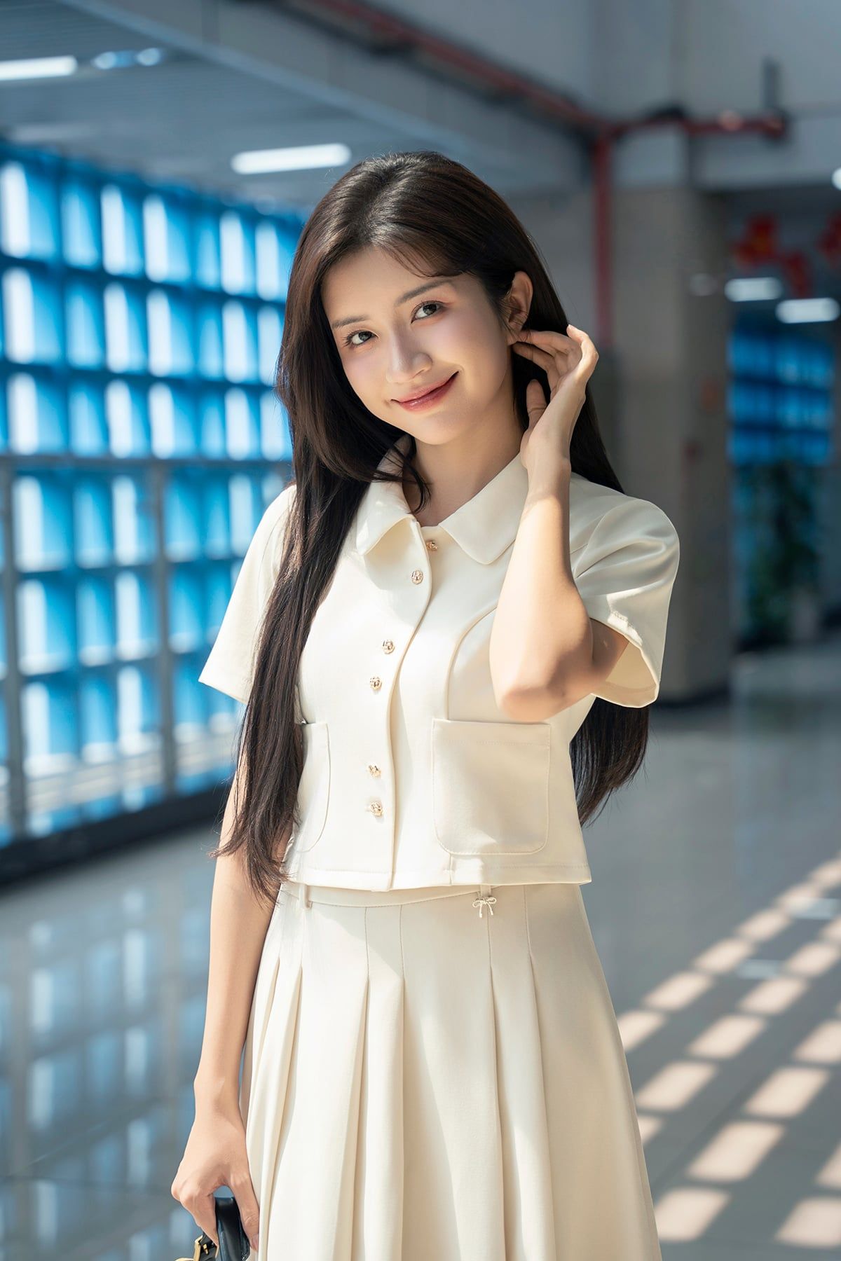 Áo sơ mi dáng ngắn cộc tay cổ sen - O61H26H009