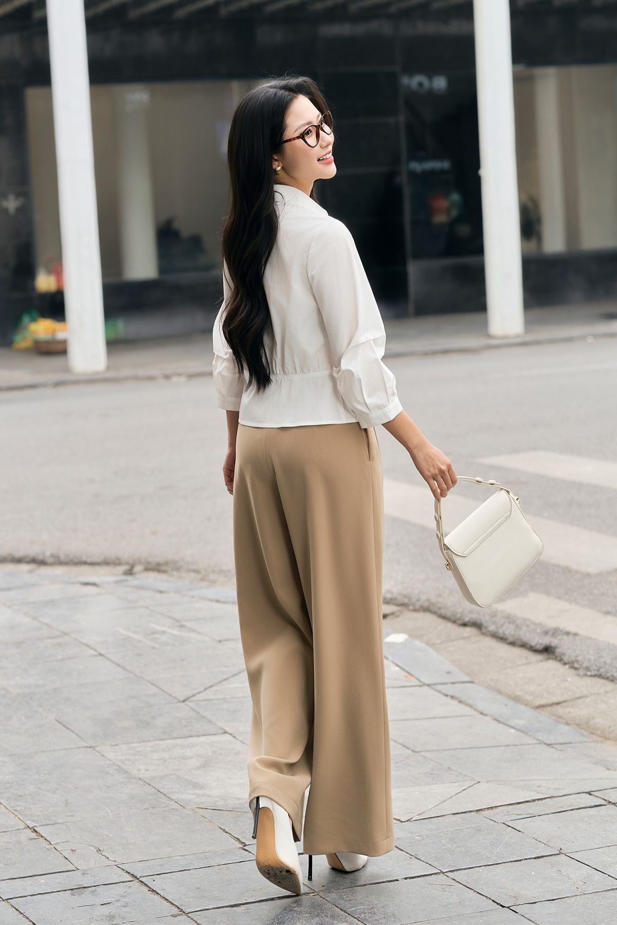 Áo sơ mi nhún eo; tay xếp - O61H26Q007