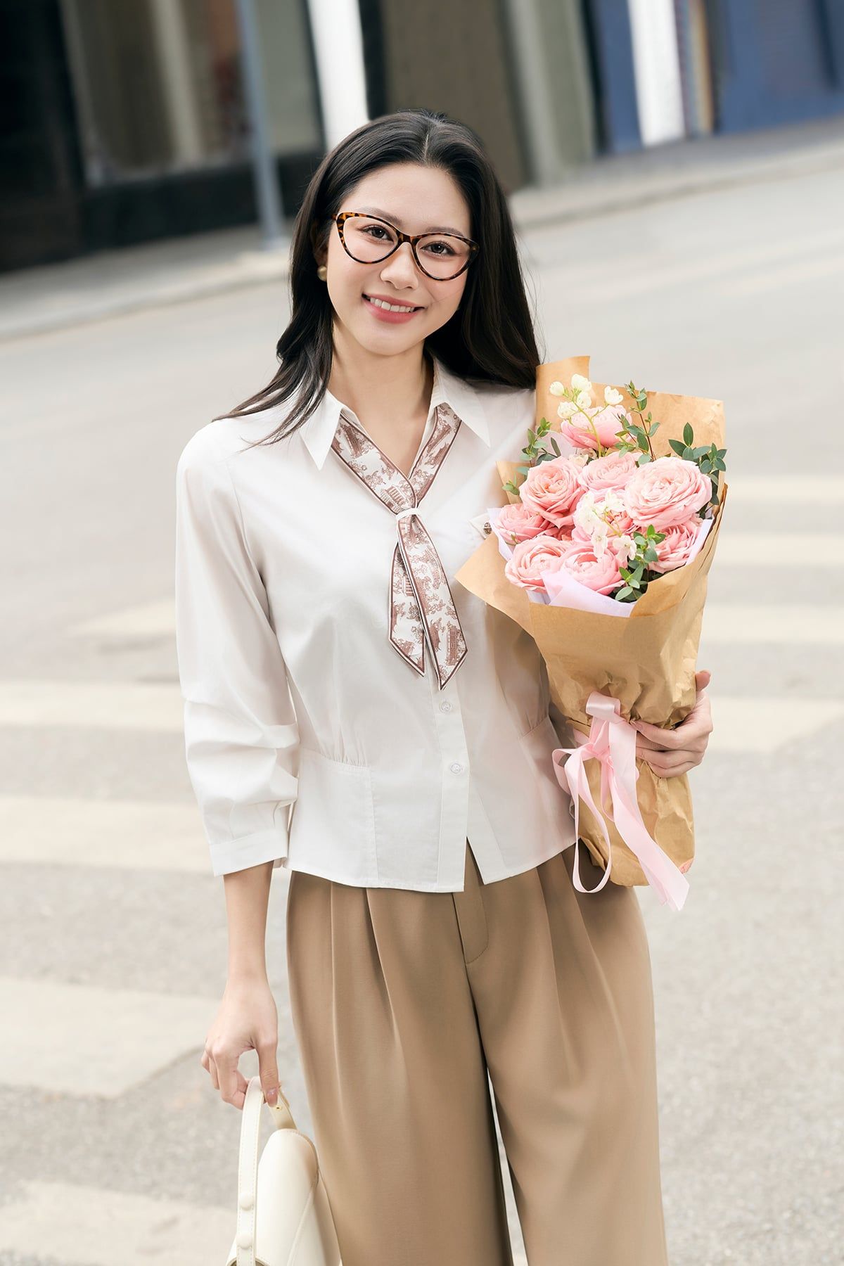 Áo sơ mi nhún eo; tay xếp - O61H26Q007