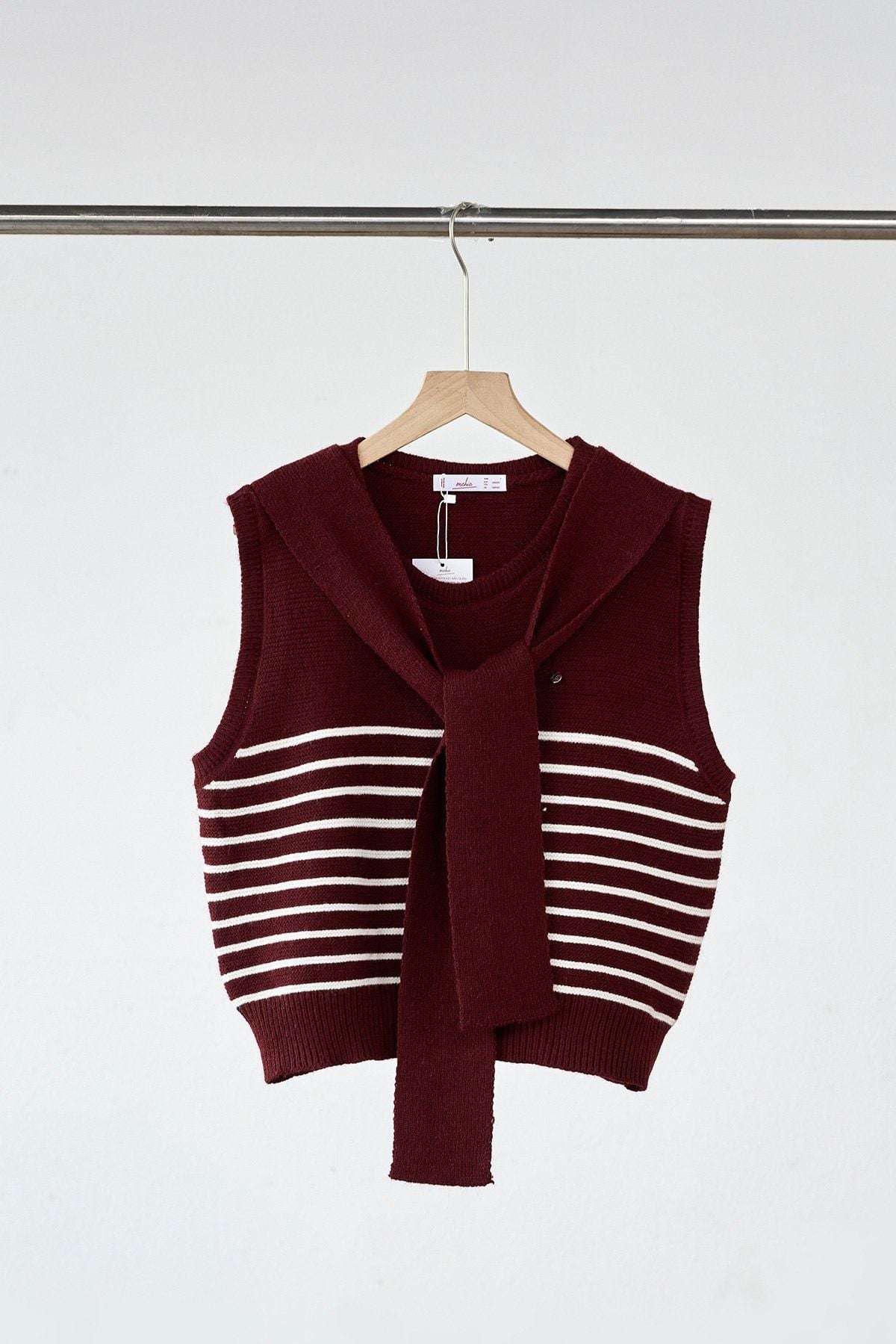 Áo len gile cổ tròn khăn liền kẻ ngang - O61W25Q021