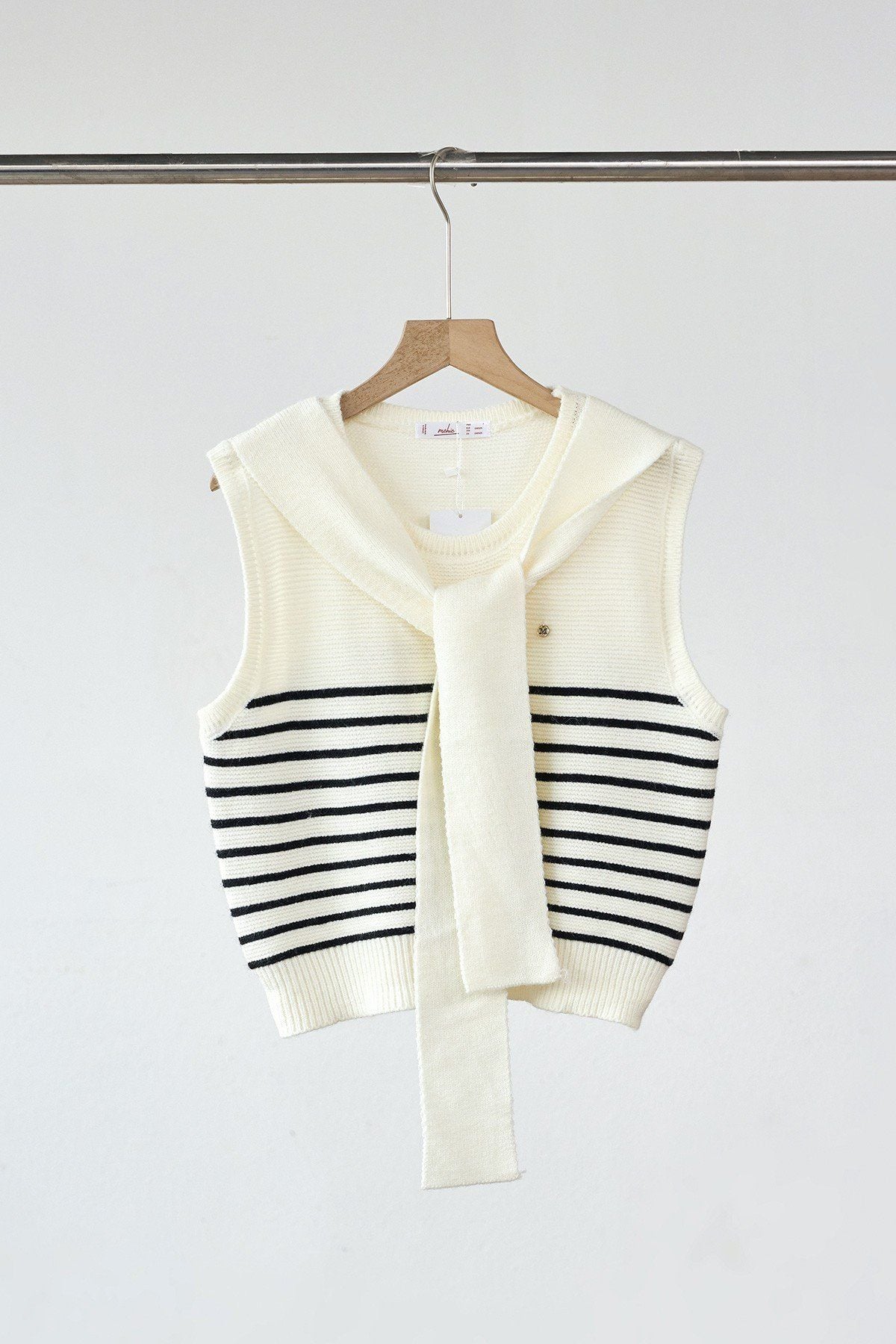 Áo len gile cổ tròn khăn liền kẻ ngang - O61W25Q021