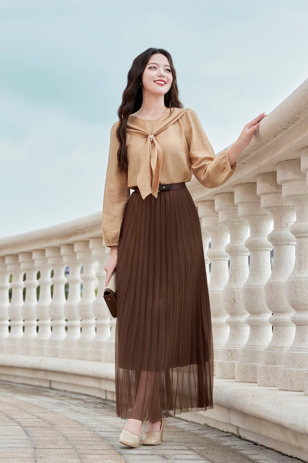 Chân váy dập ly dài đính mặt đai - O62L25Q006