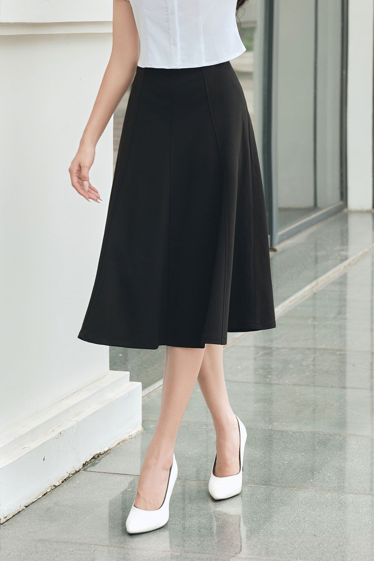 Chân váy xòe mí gân bổ mảnh - O62L26Q001