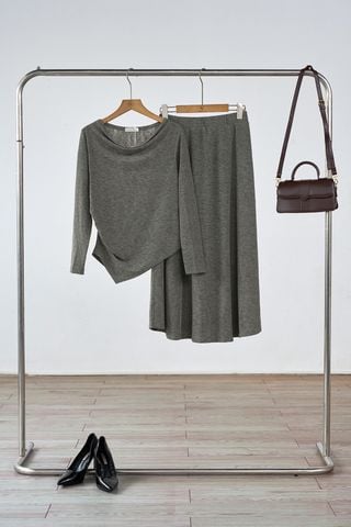 Chân váy suông thun dài cạp chun - O62T25T002