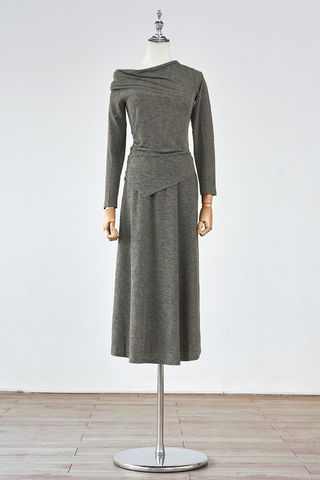 Chân váy suông thun dài cạp chun - O62T25T002