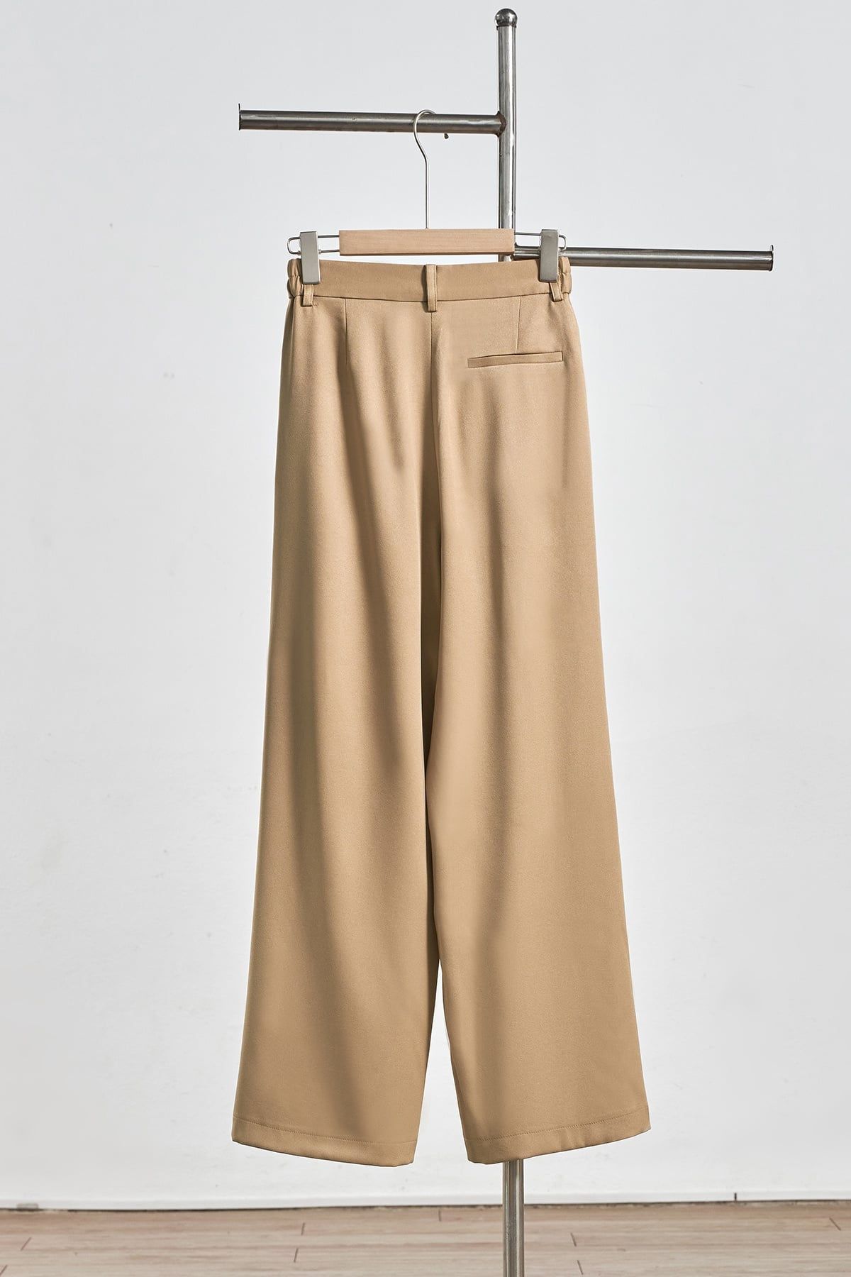 Quần ống rộng chun sườn túi dọc - O64W25Q005