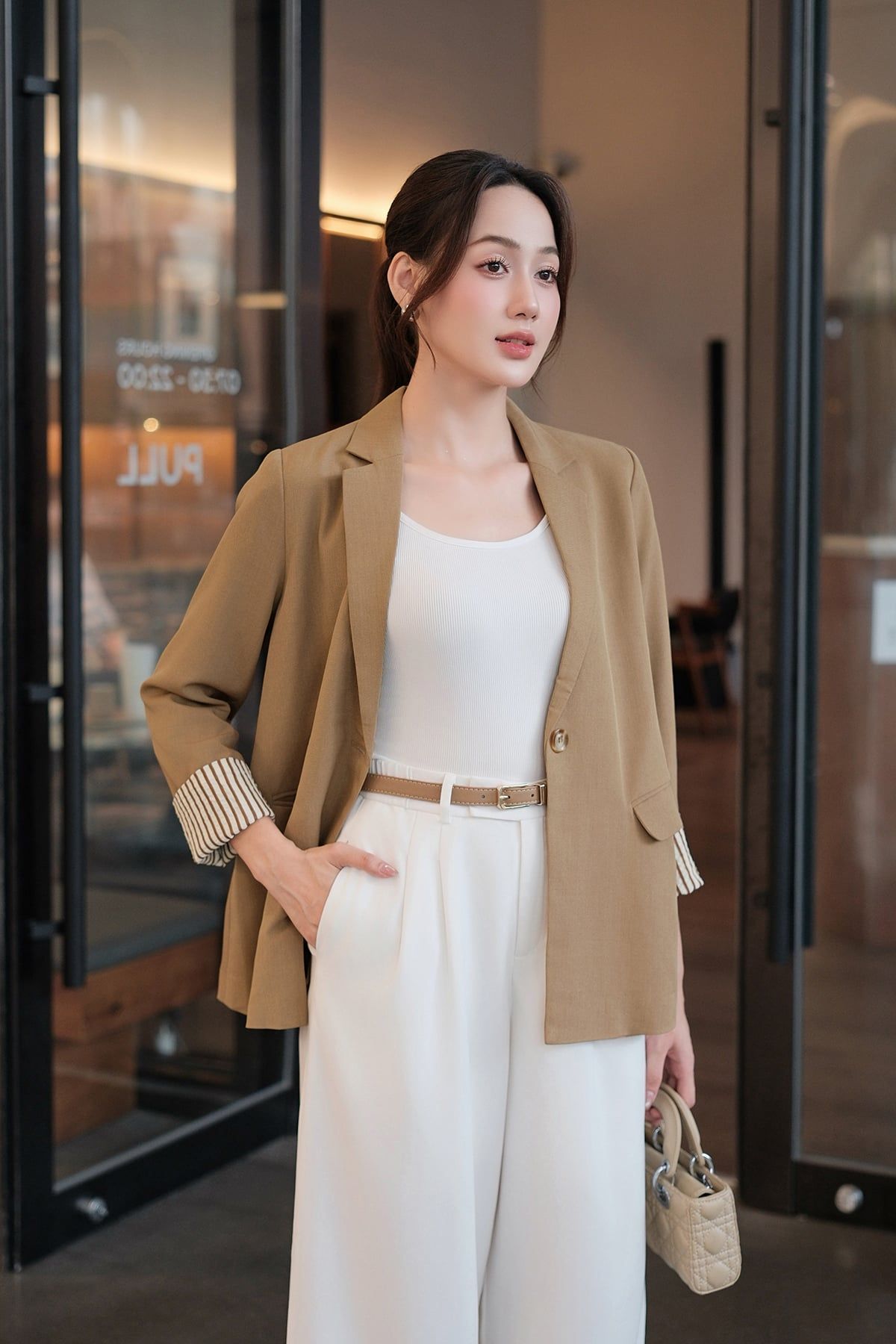 Áo vest xẻ lưng phối gấu tay - O65B26Q001