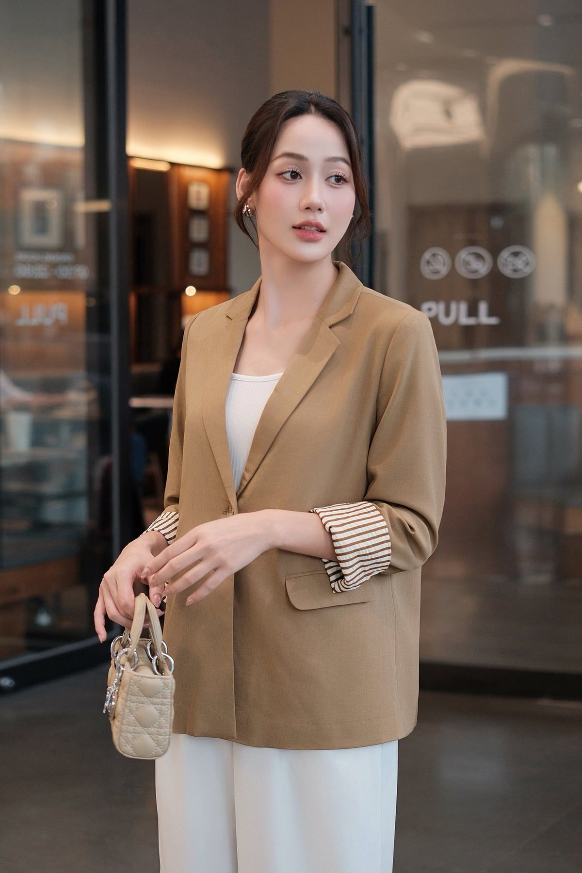 Áo vest xẻ lưng phối gấu tay - O65B26Q001