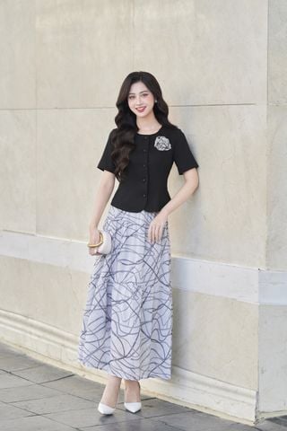 Áo đờ mi cổ tròn gắn hoa - O65D25Q010