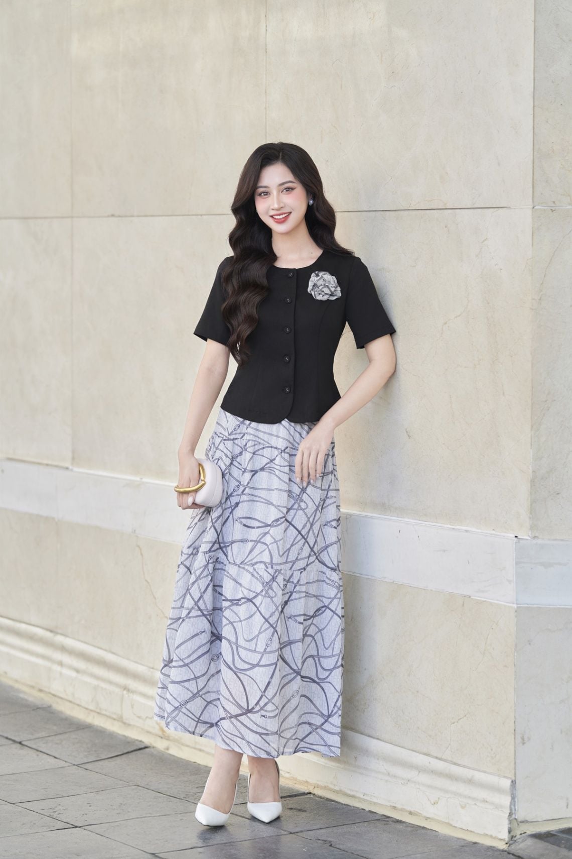 Áo đờ mi cổ tròn gắn hoa - O65D25Q010