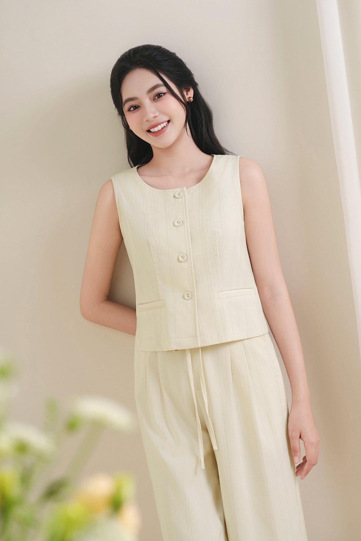 Áo sát nách cổ tròn đóng cúc - O65G26H006