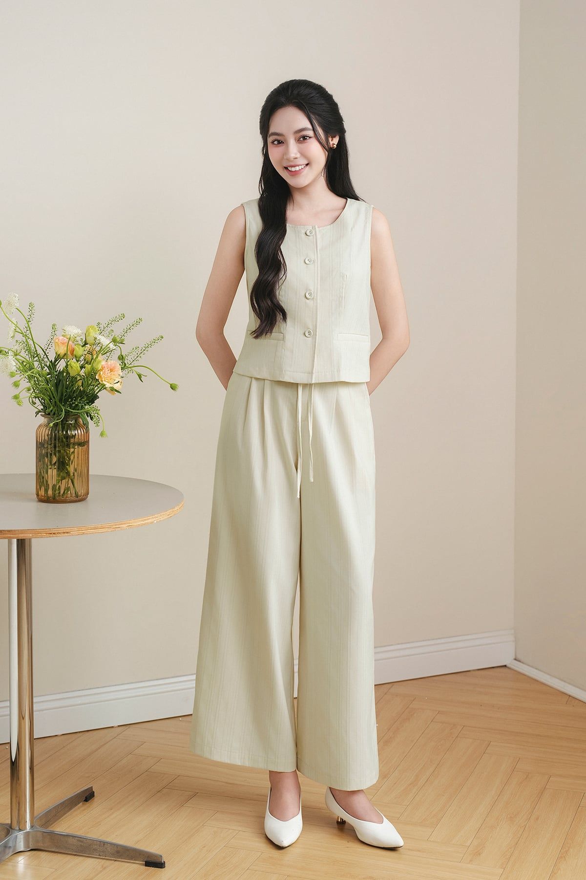 Áo sát nách cổ tròn đóng cúc - O65G26H006