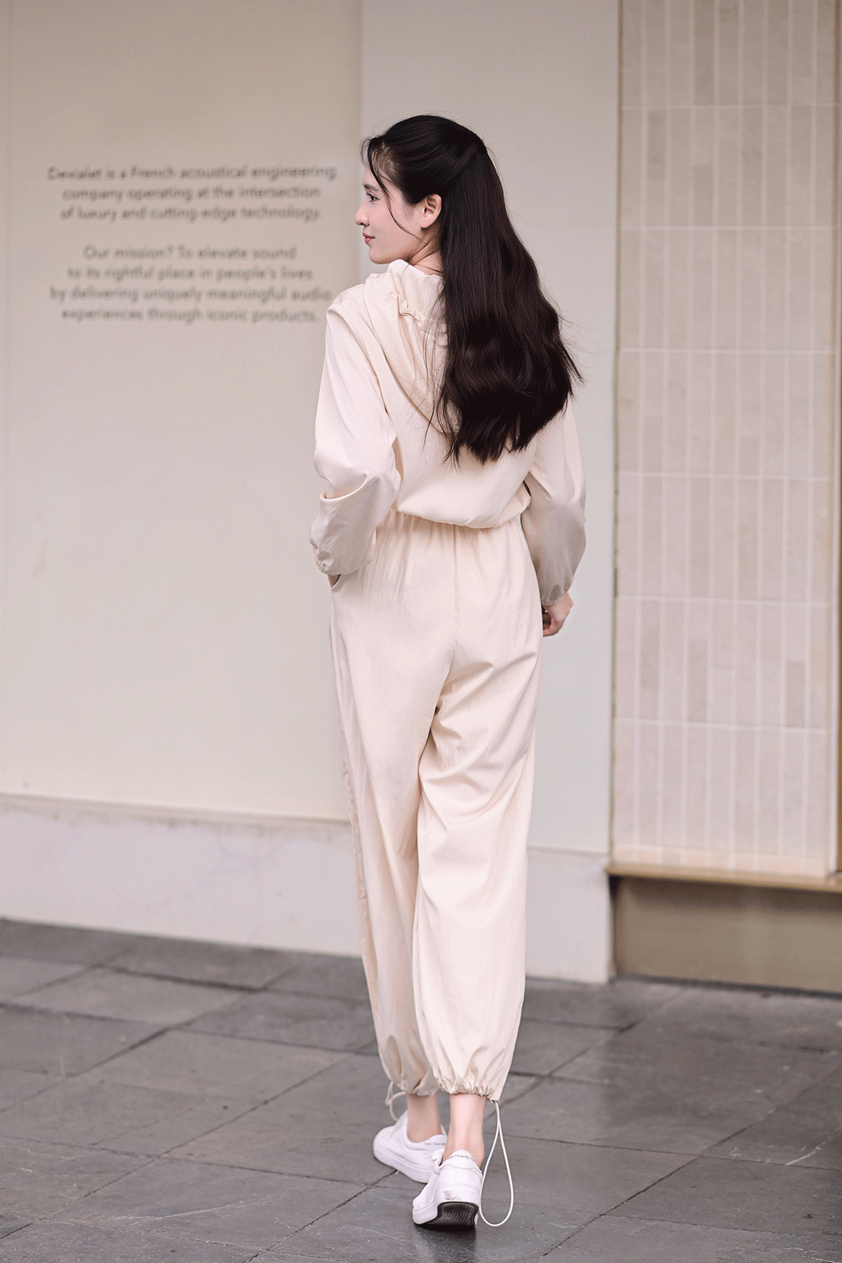 Áo khoác gió mũ rút gấu - O65I25T007