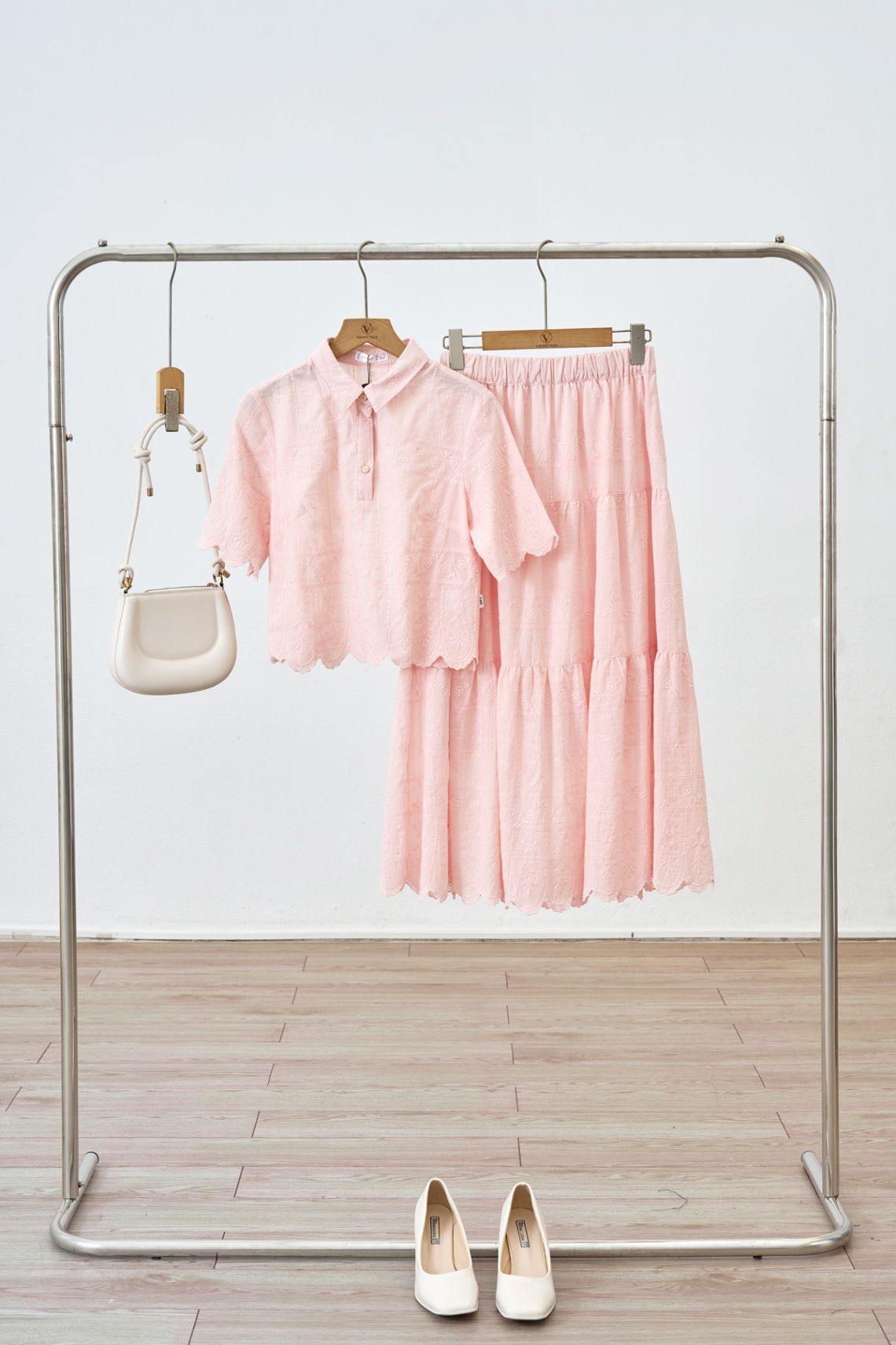 Áo croptop vải thô hoa; tay ngắn - S61B25H001