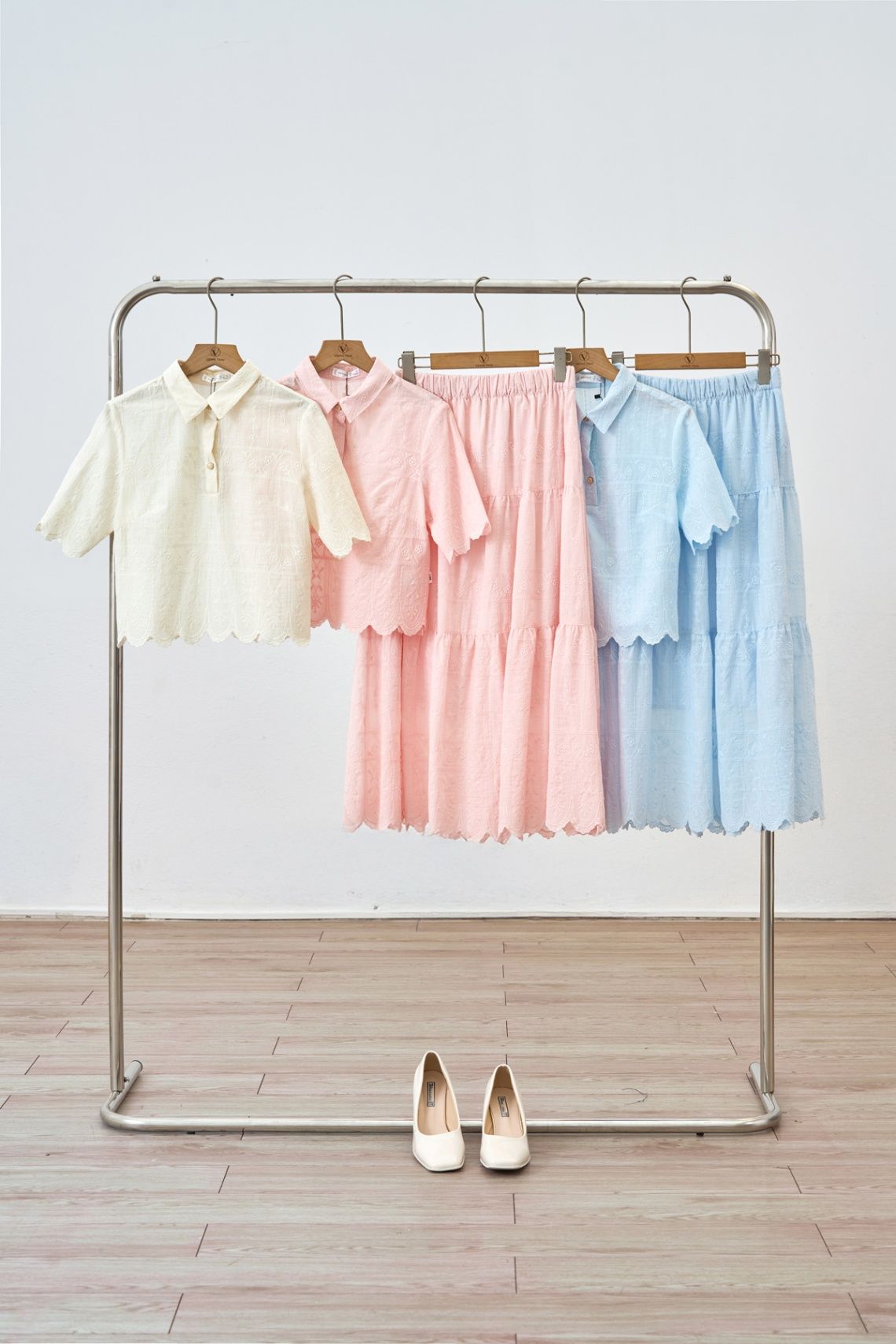 Áo croptop vải thô hoa; tay ngắn - S61B25H001