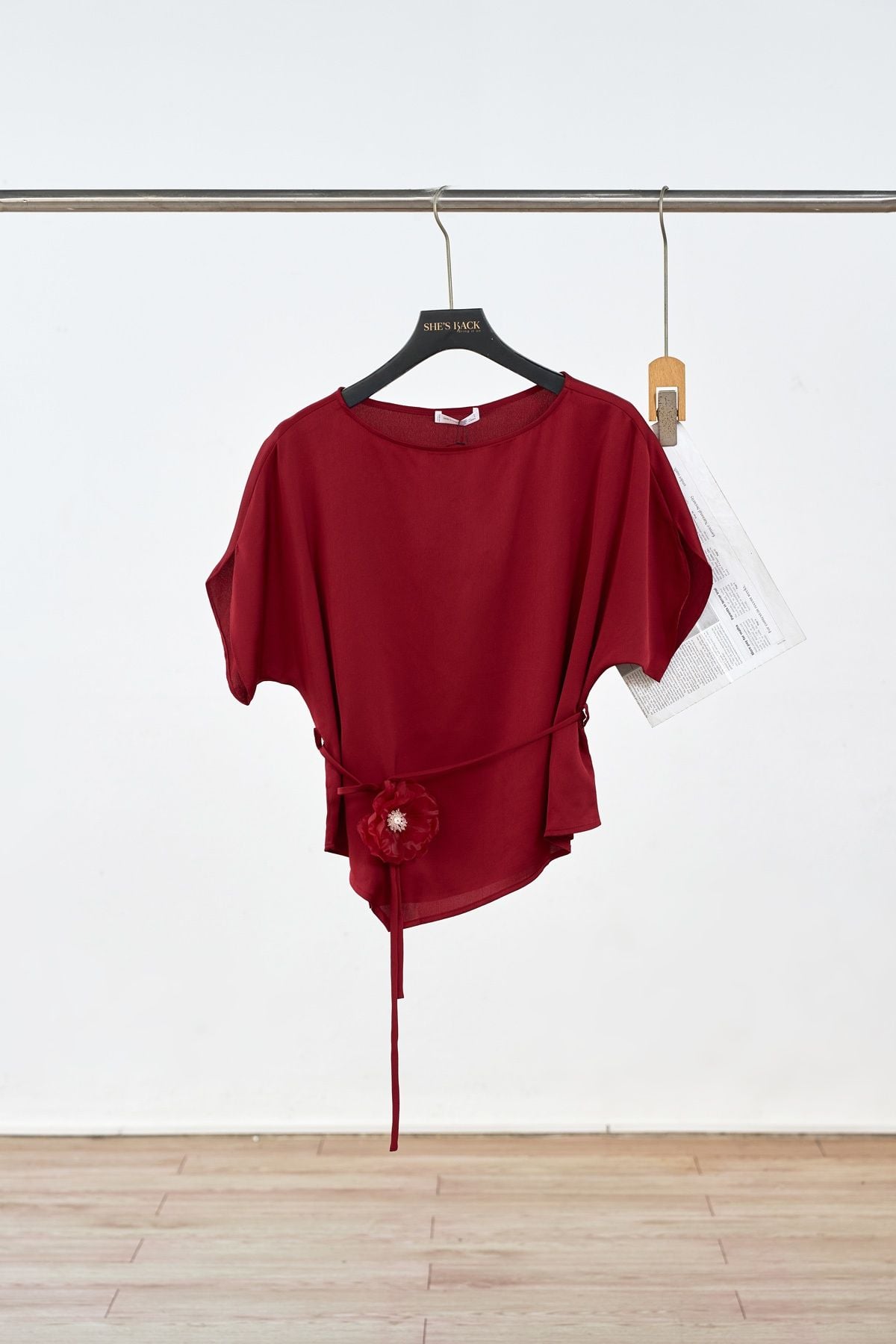 Áo lụa vai liền hoa eo - S61B25Q008