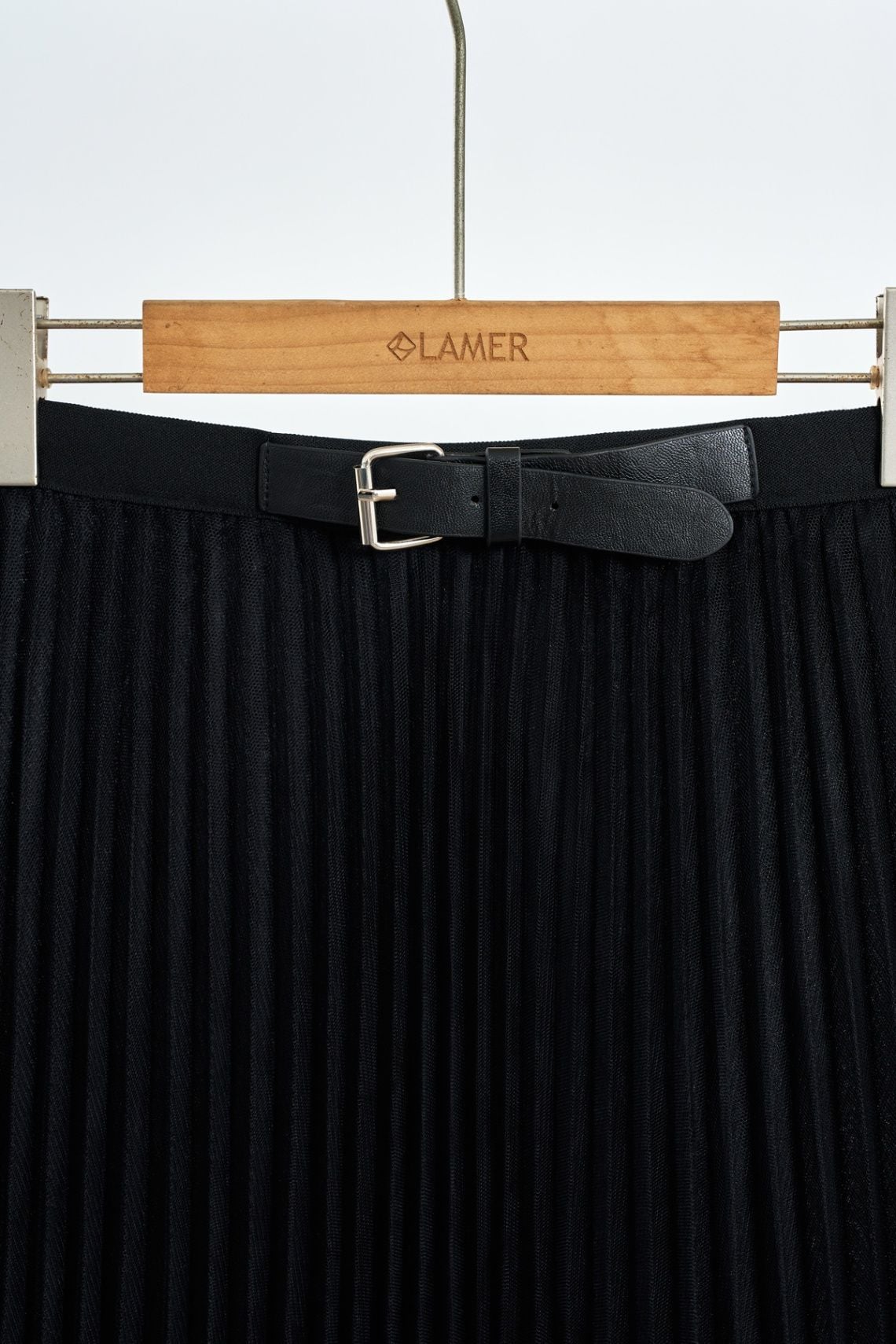 Chân váy maxi dập ly xoè quạt 3 lớp mặt đai liền - S62M25Q005