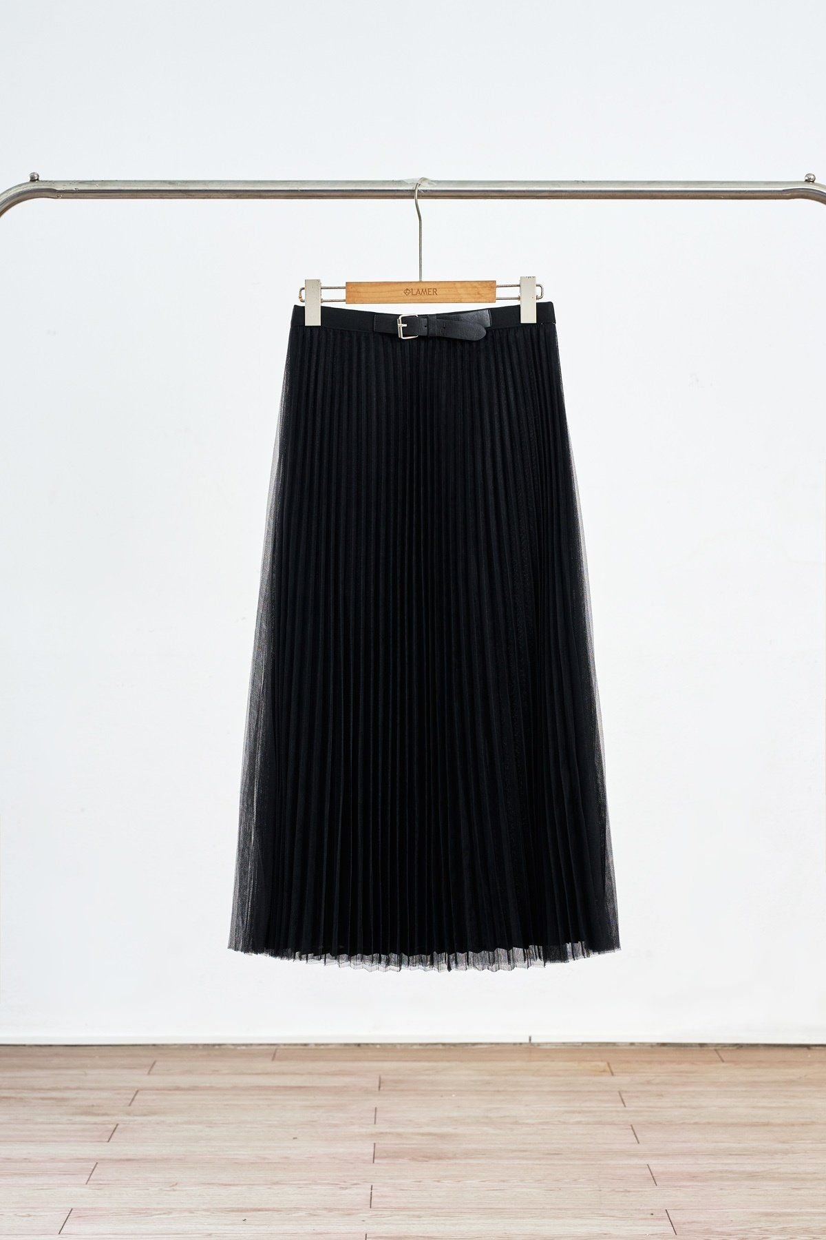 Chân váy maxi dập ly xoè quạt 3 lớp mặt đai liền - S62M25Q005