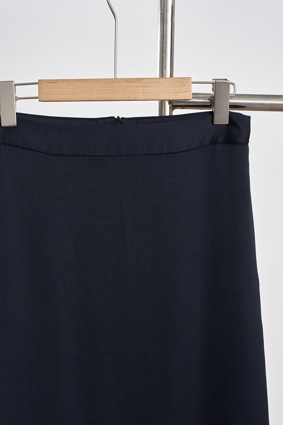 Chân váy lụa; khoá sau - S62R25Q004