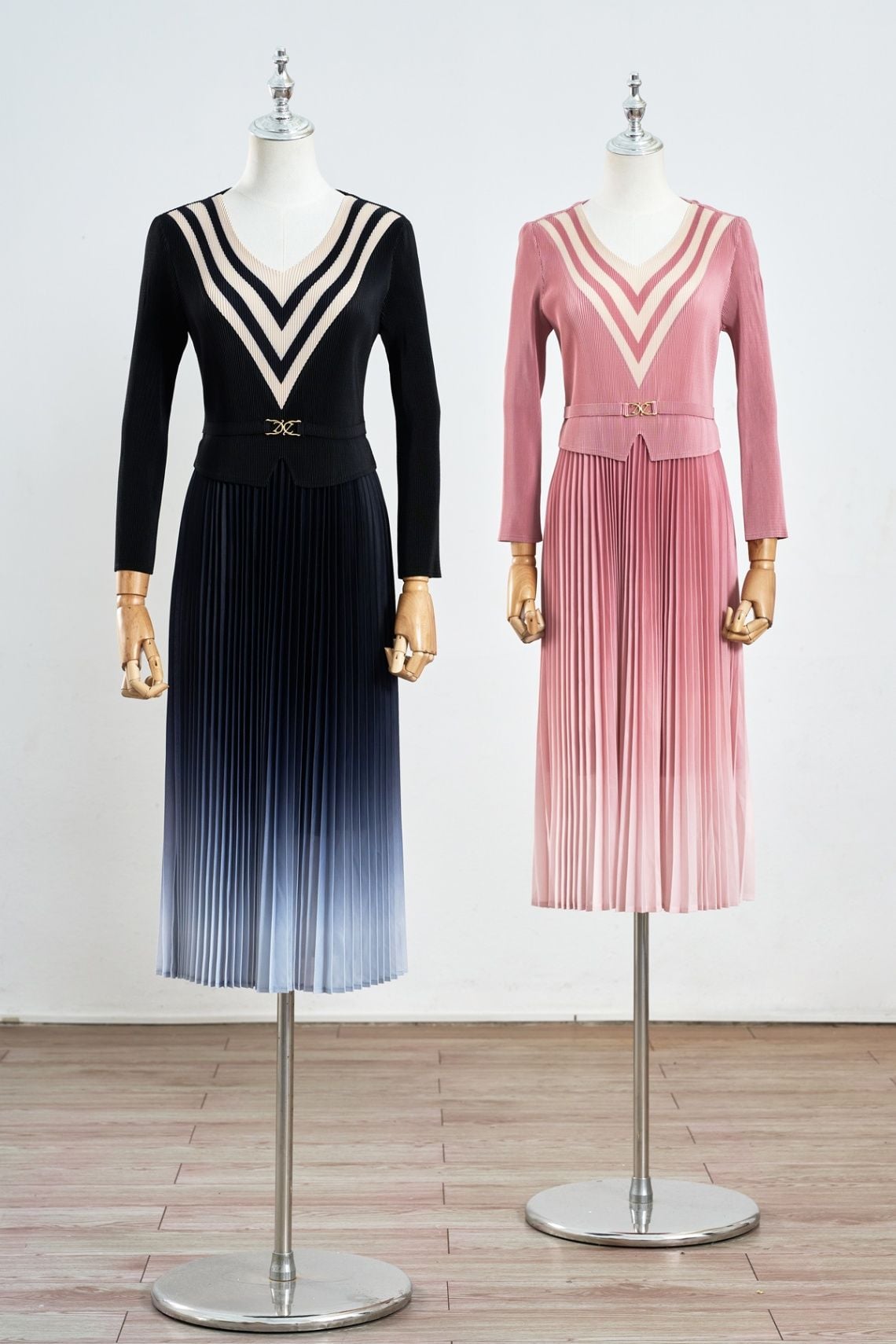 Đầm dập ly dáng xoè dài tay cổ tròn tim chân váy ombre - S63L25Q006