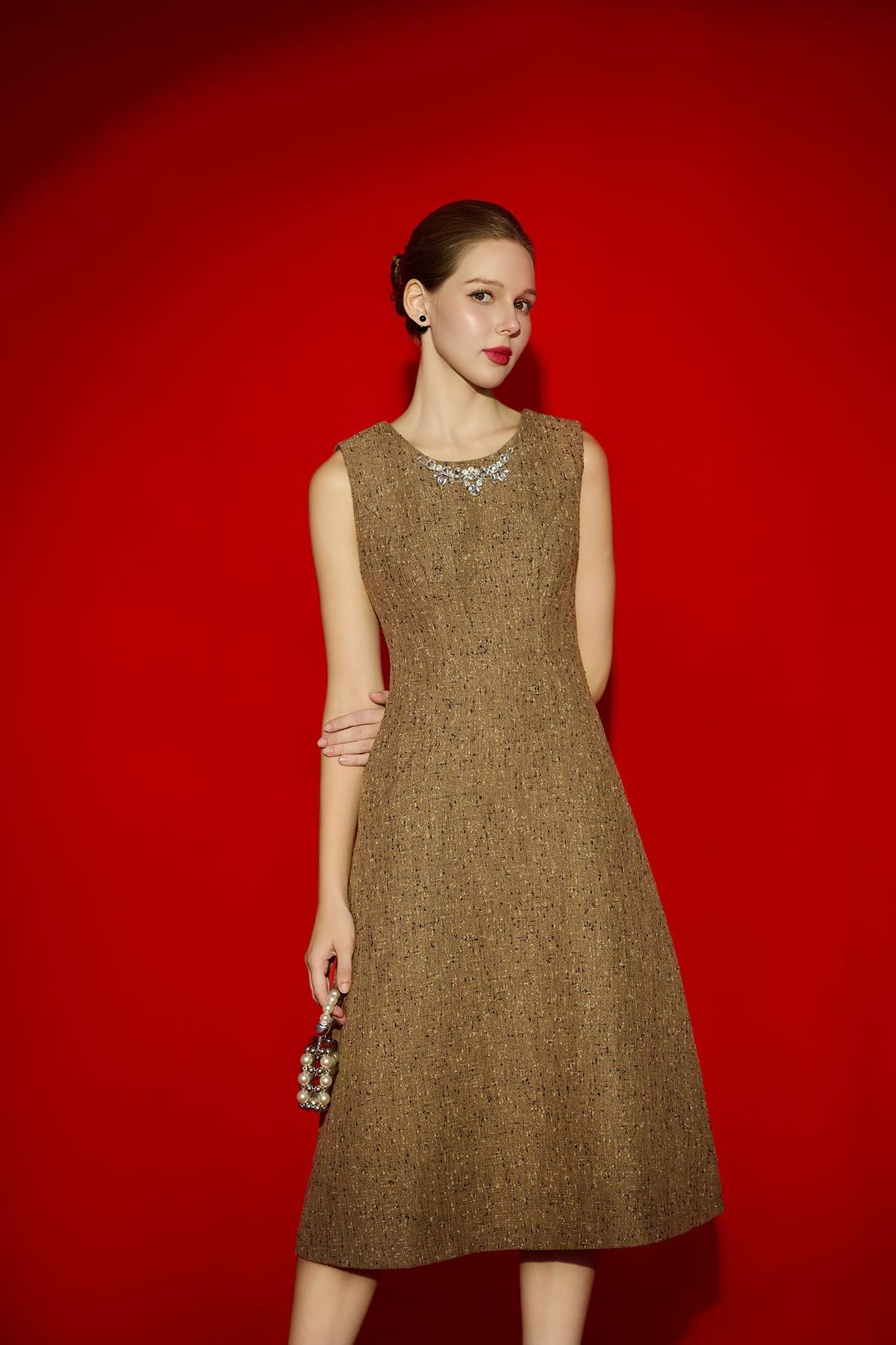 Đầm dạ hội sát nách; đính đá cổ - S63L25T002