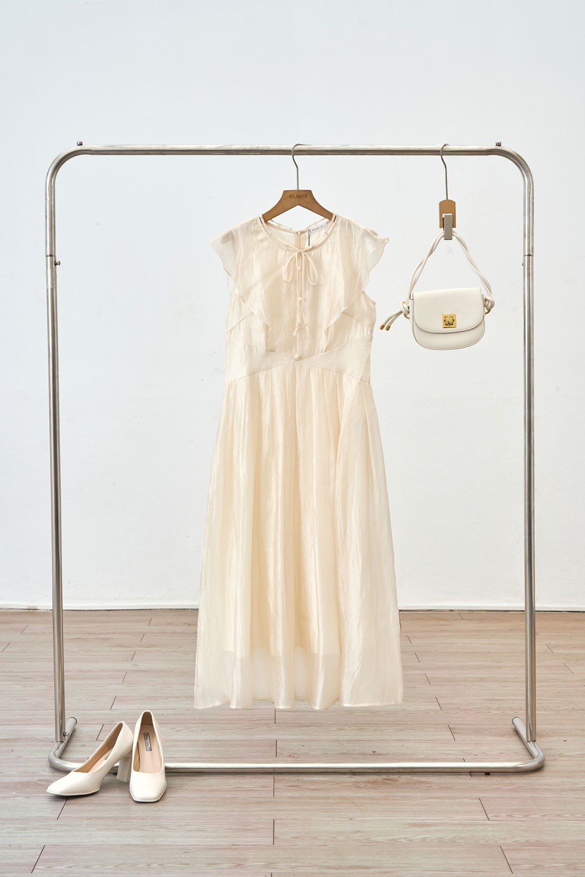 Đầm maxi cổ buộc nơ phủ bèo ngực  - S63M25H023